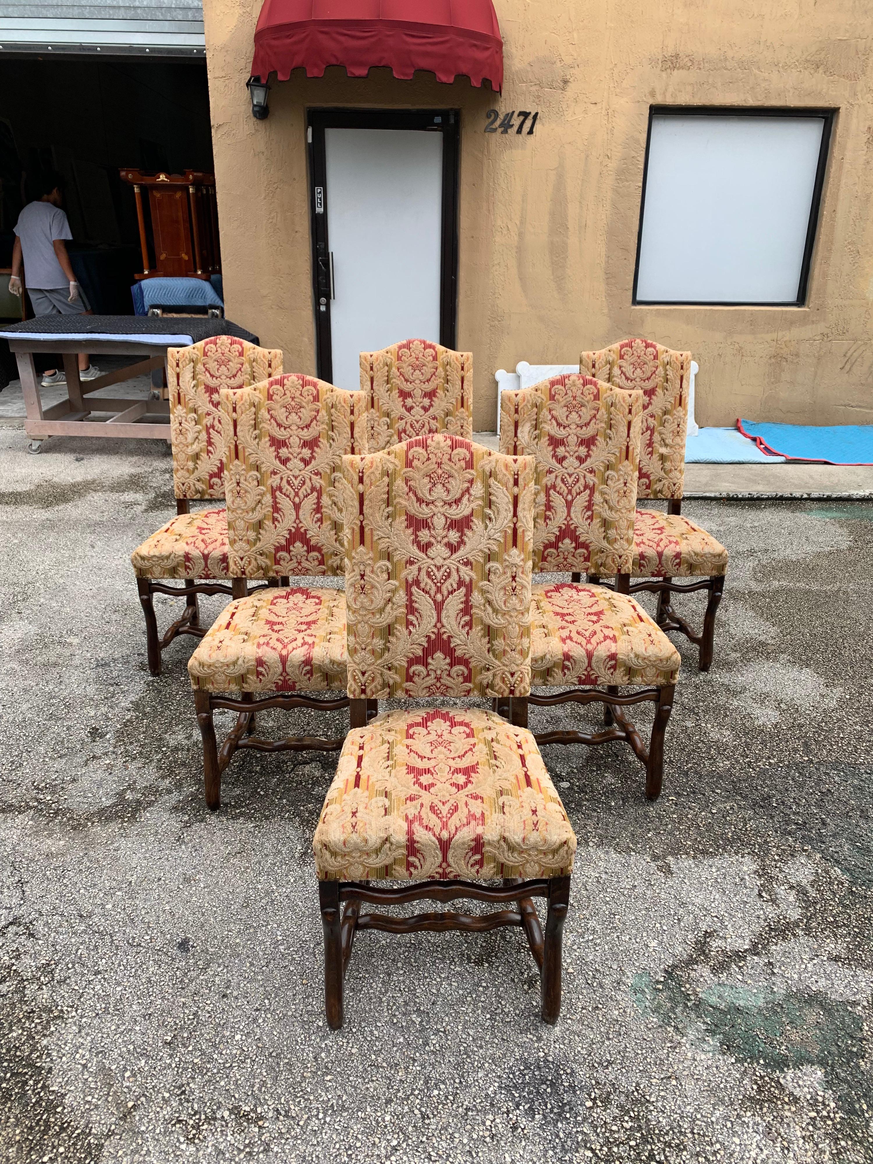 Fine set of 6 Louis XIII style Os de Mouton dining chairs with chapeau de gendarme backs, circa 1900s. Vintage fabric upholstery with nailheads, this solid walnut chair frames are in excellent condition. From South France. (Fabric is original period