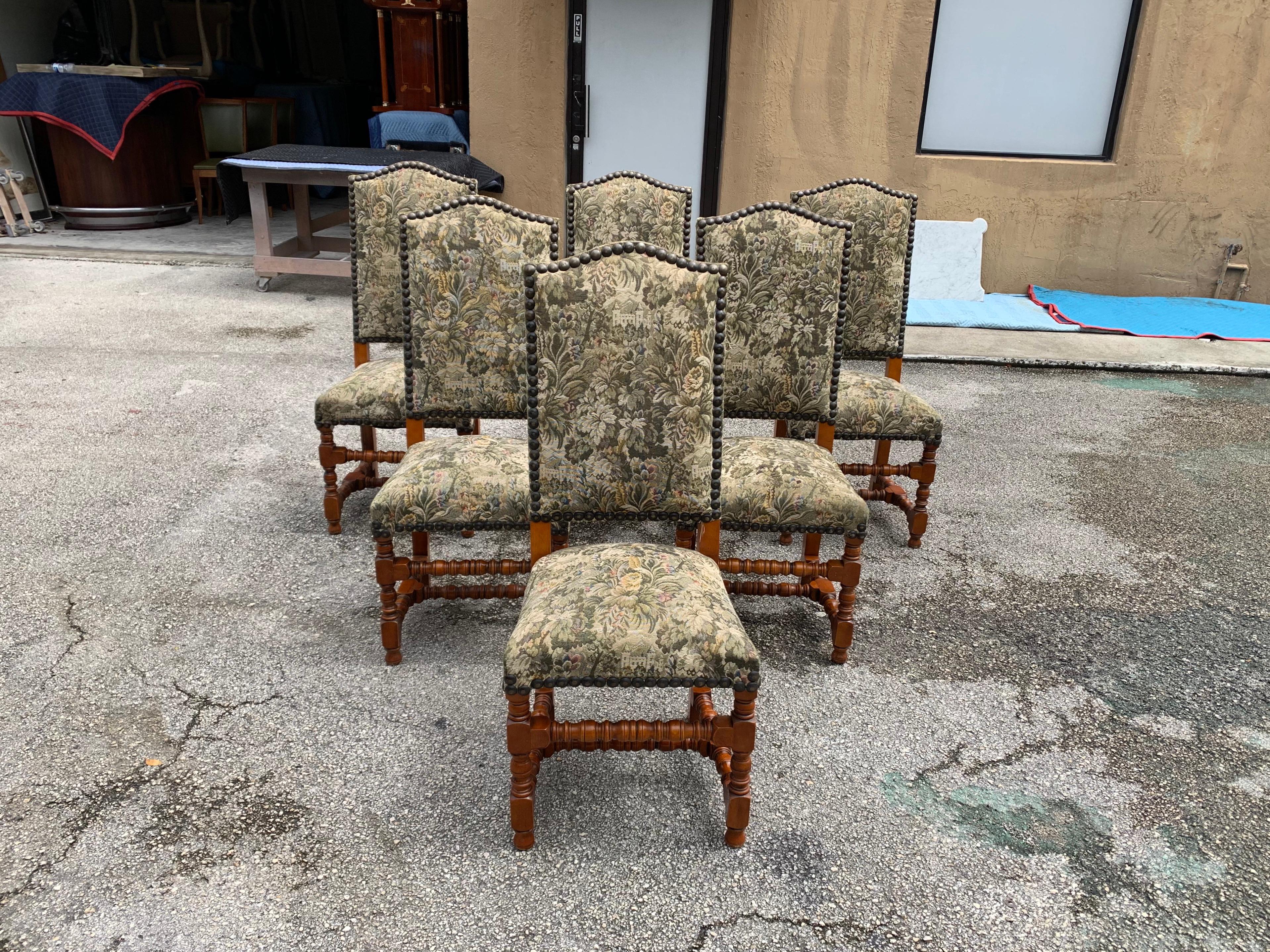 Fine set of 6 French Louis XIII style dining chairs with chapeau de gendarme backs, circa 1900s. Vintage fabric upholstery with nailheads, the solid walnut chair frames are in excellent condition. From South France Lyon. (fabric is in very good