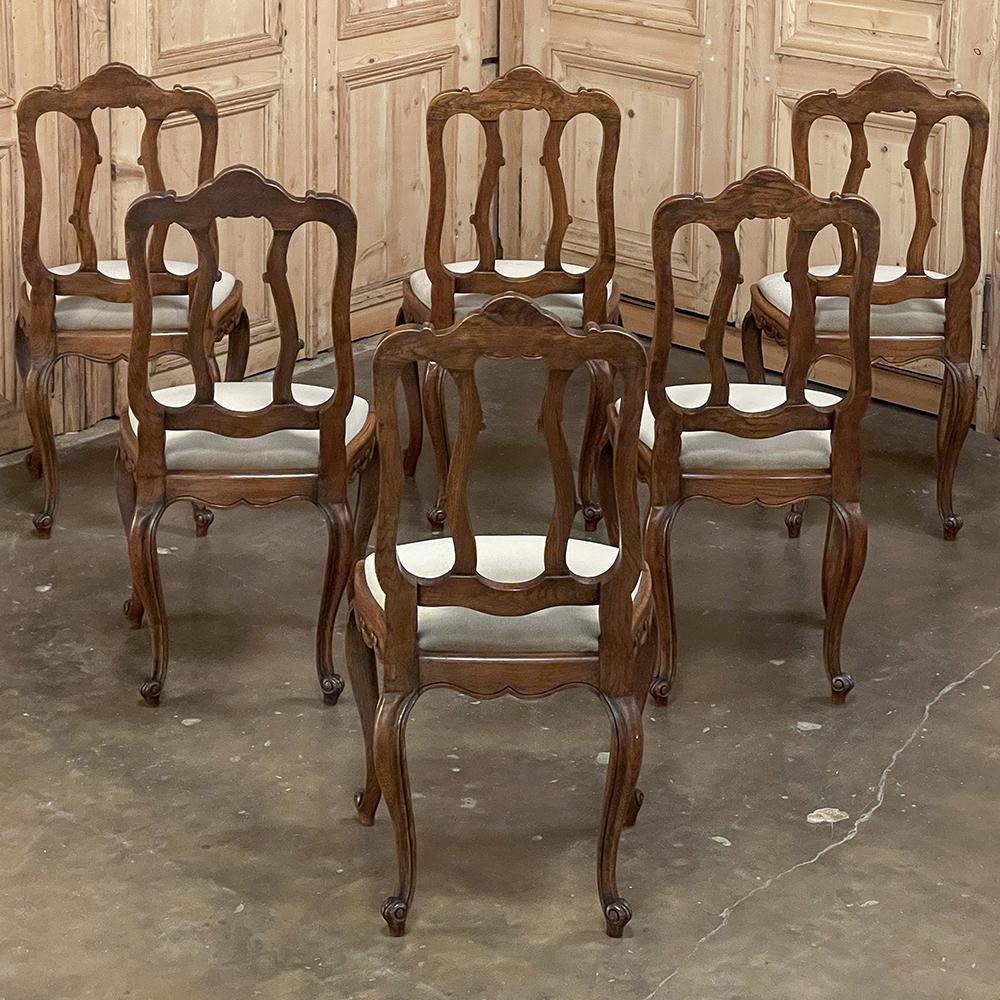 Sculpté à la main Ensemble de 6 chaises de salle à manger françaises Louis XV en mohair en vente