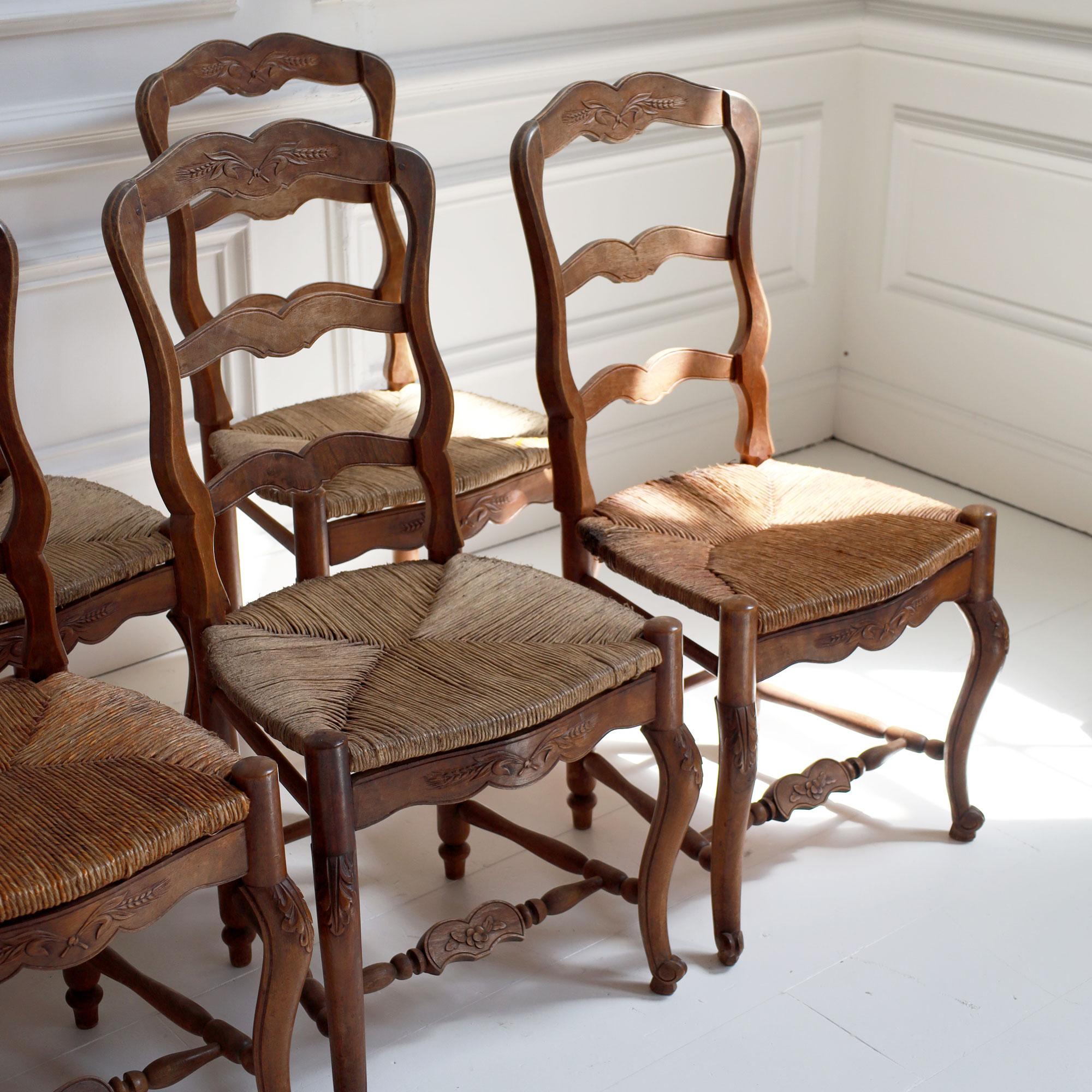 Set of 6 French Louis XV Style Dining Chairs In Fair Condition For Sale In London, GB