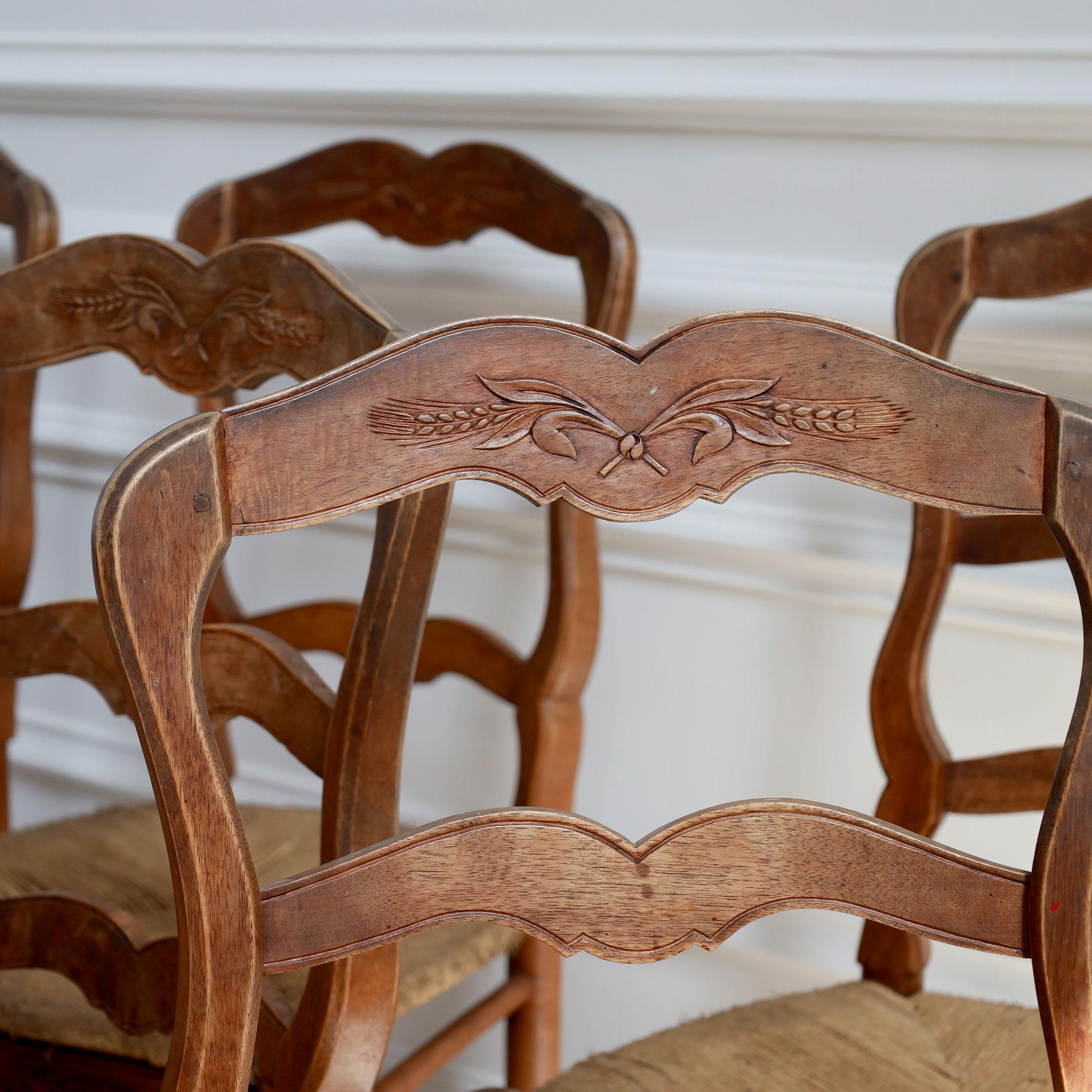 20th Century Set of 6 French Louis XV Style Dining Chairs For Sale