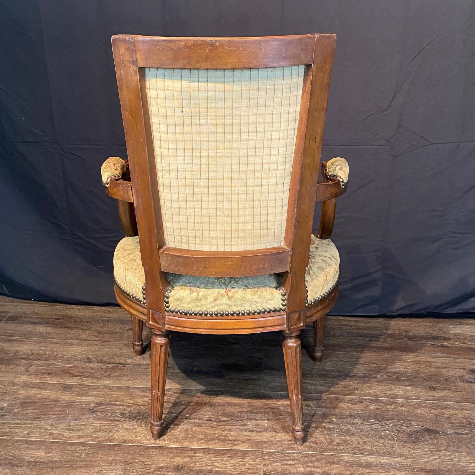Satz von 6 französischen Louis XVI Sesseln oder Fauteuils mit original Aubusson Wandteppich im Angebot 6