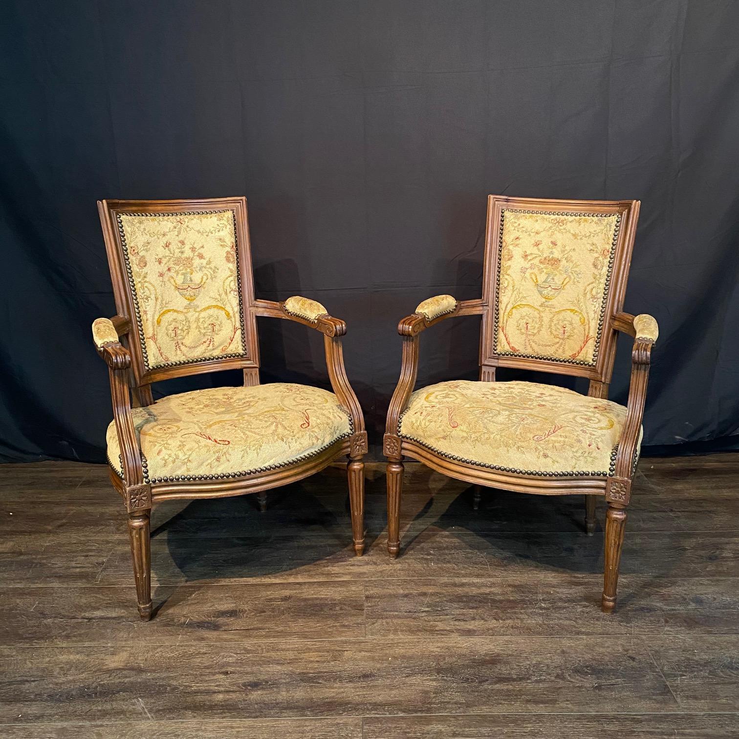 Satz von 6 französischen Louis XVI Sesseln oder Fauteuils mit original Aubusson Wandteppich (Louis XVI.) im Angebot