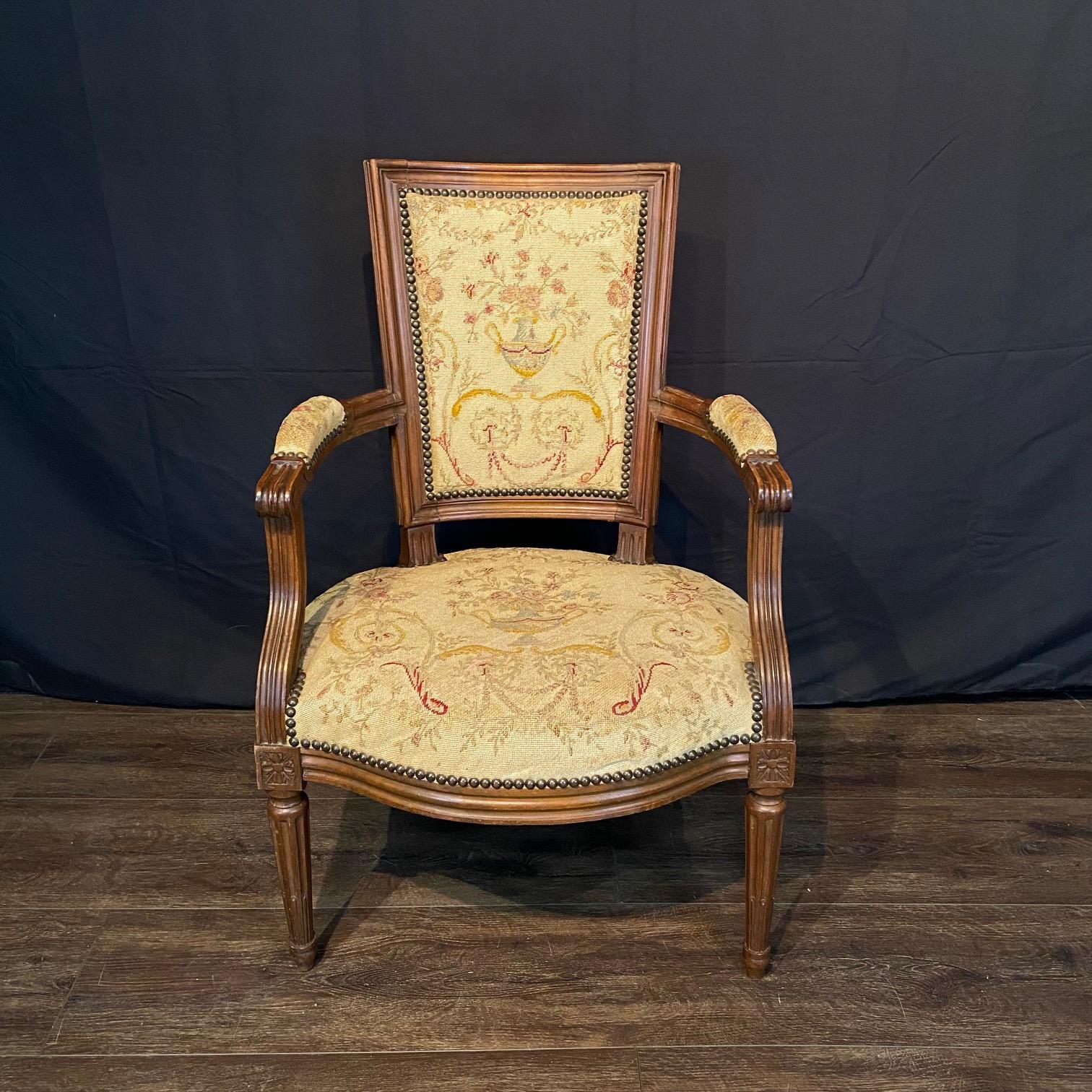 Satz von 6 französischen Louis XVI Sesseln oder Fauteuils mit original Aubusson Wandteppich (Französisch) im Angebot