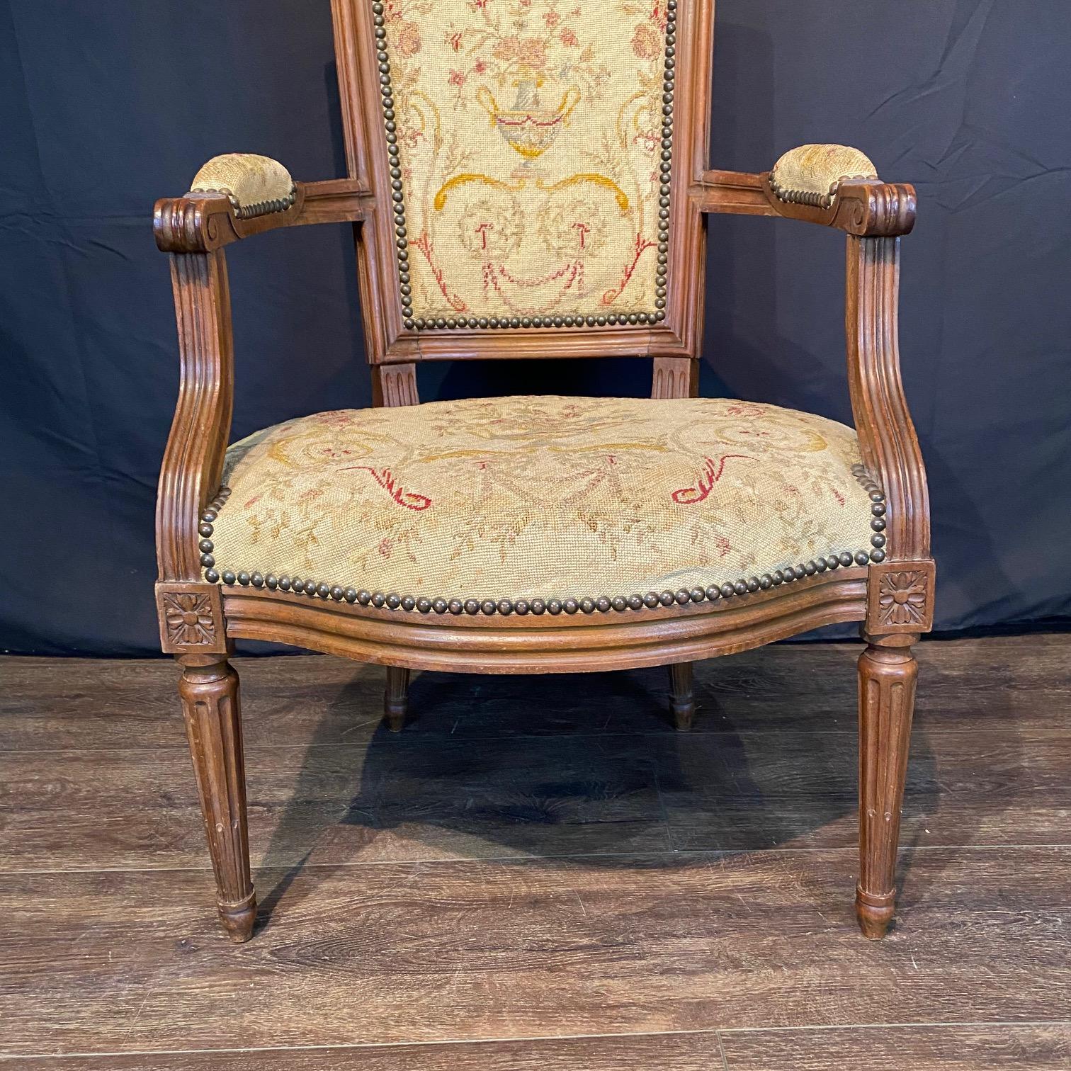 Satz von 6 französischen Louis XVI Sesseln oder Fauteuils mit original Aubusson Wandteppich im Zustand „Gut“ im Angebot in Hopewell, NJ