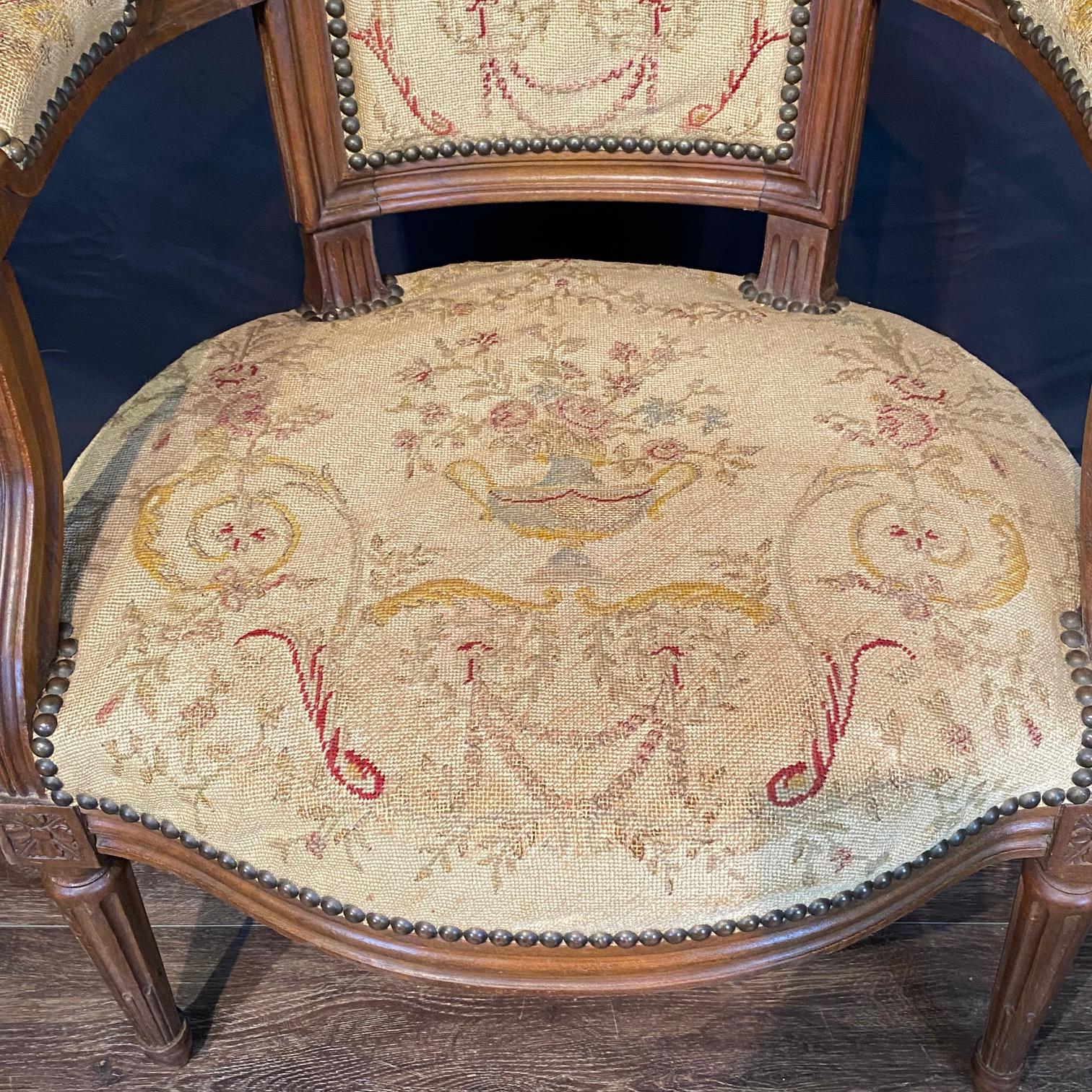 Satz von 6 französischen Louis XVI Sesseln oder Fauteuils mit original Aubusson Wandteppich im Angebot 2