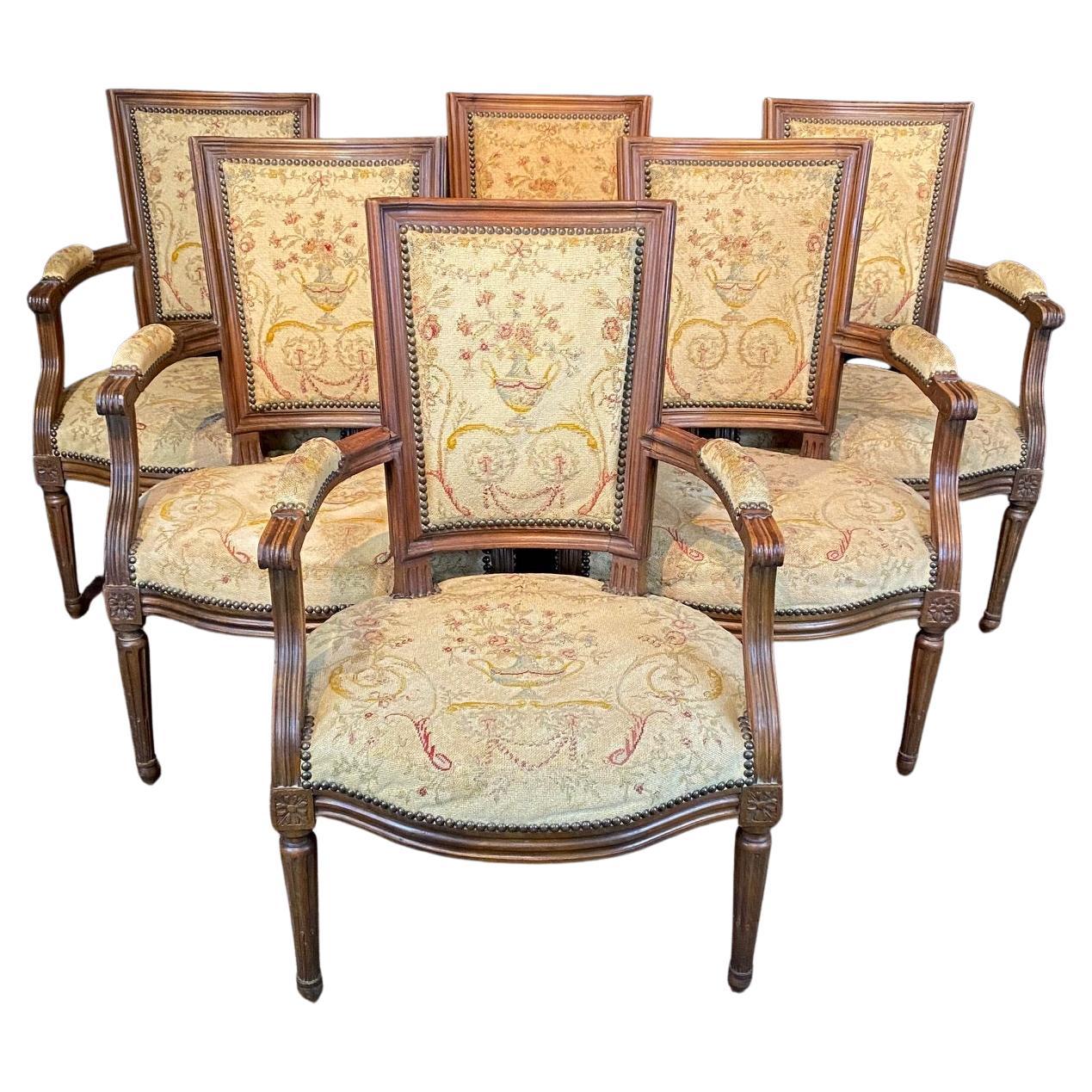 Satz von 6 französischen Louis XVI Sesseln oder Fauteuils mit original Aubusson Wandteppich im Angebot