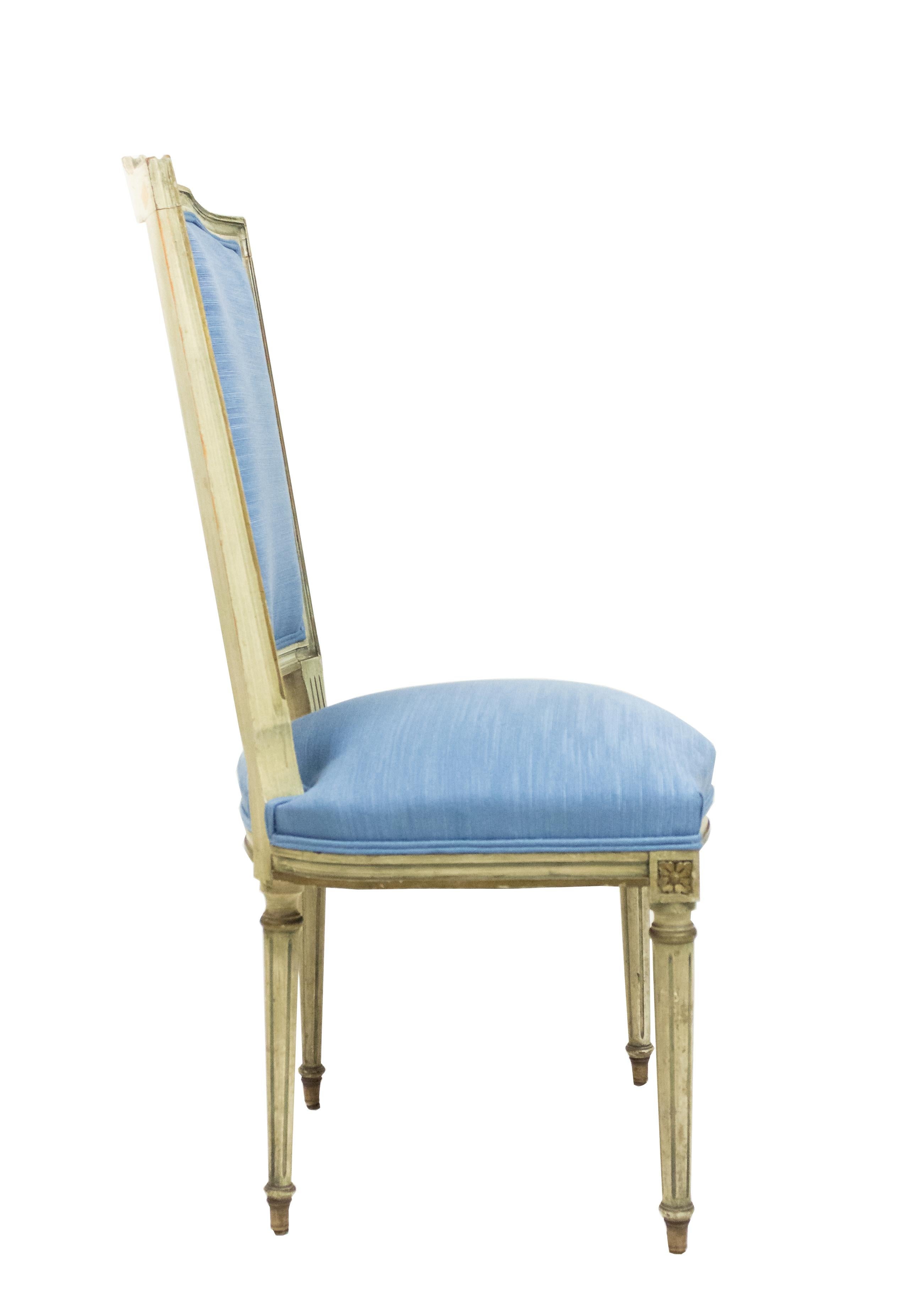 Français Ensemble de 6 chaises d'appoint françaises Louis XVI en bleu en vente