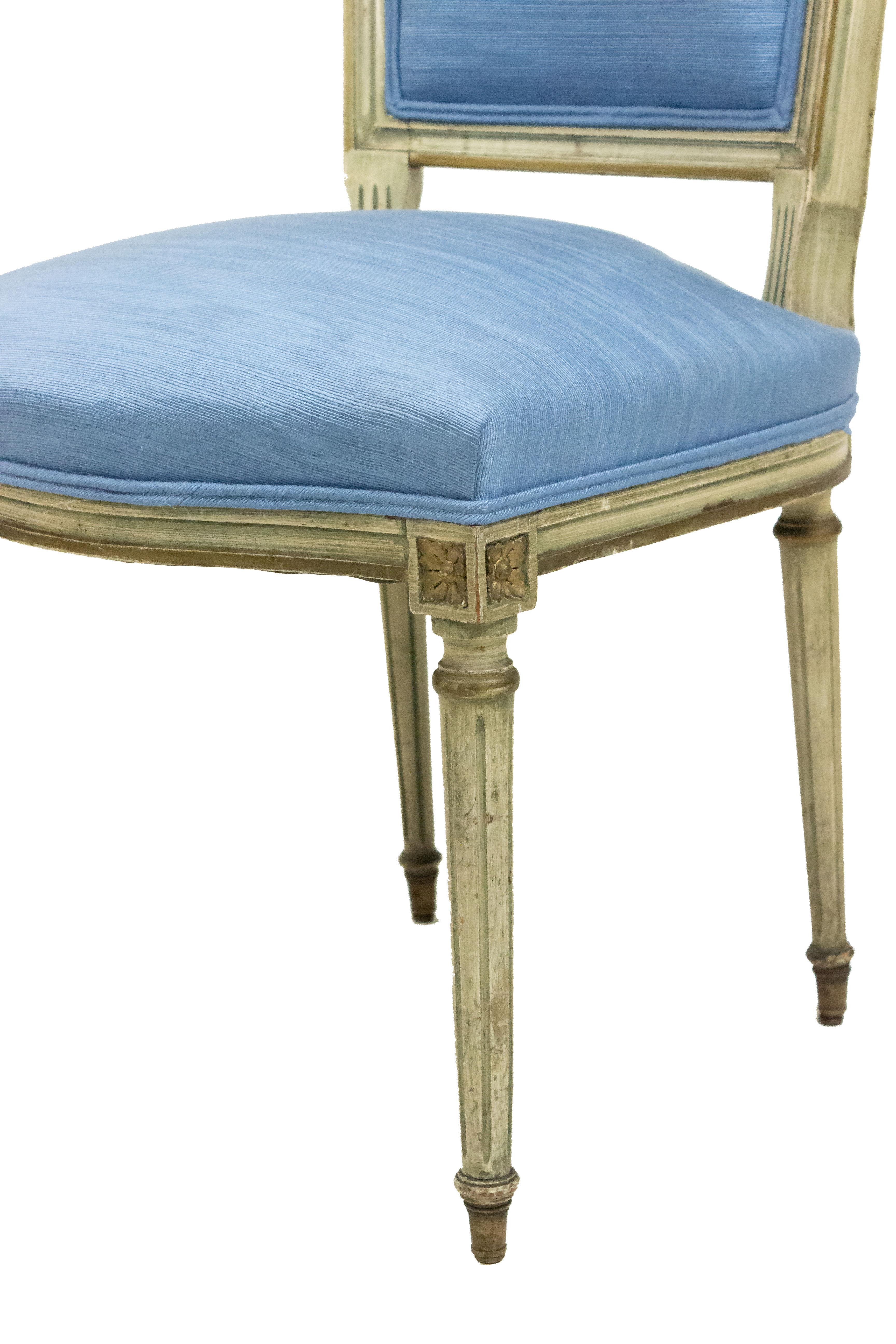 Satz von 6 blauen französischen Louis XVI-Beistellstühlen im Zustand „Gut“ im Angebot in New York, NY