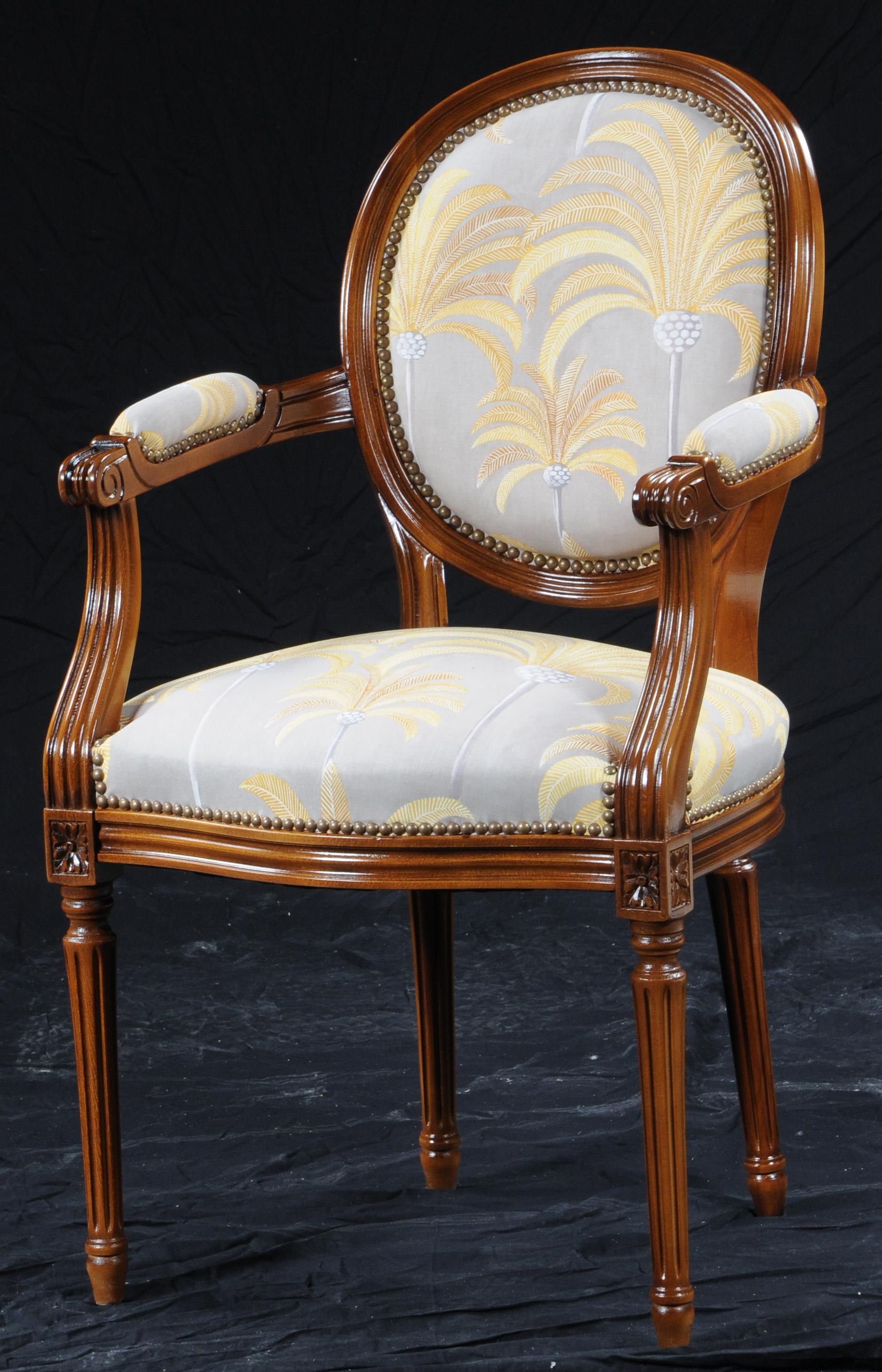 A timeless French dining set inspired by the Louis XVI period, composed of four medallion side chairs and two matching armchairs. Each piece is entirely handcrafted in France from solid beechwood, hand-carved and hand-finished according to
