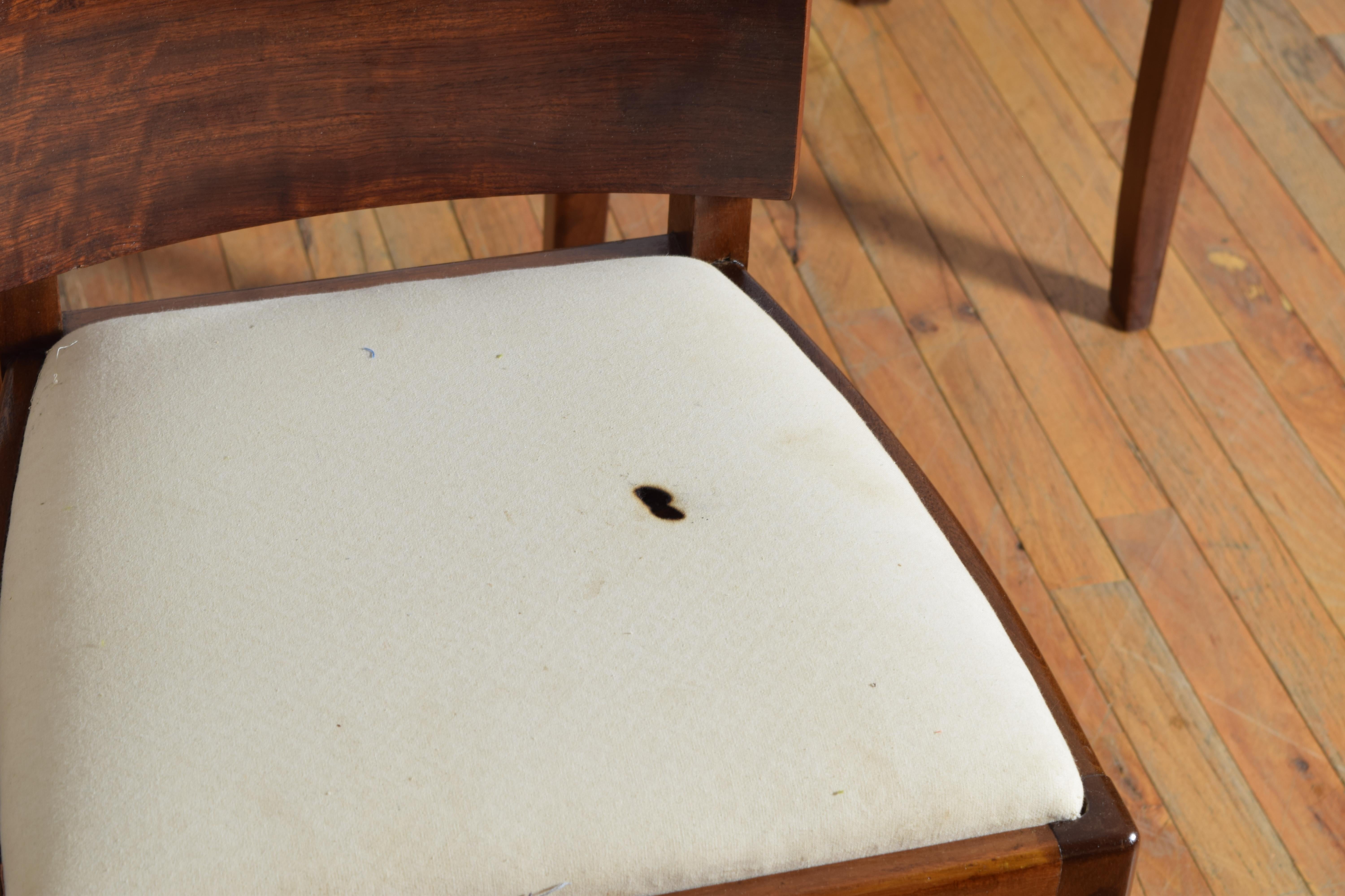 Set di 6 sedie da pranzo francesi della metà del XX secolo in legno di noce e imbottite in vendita 5