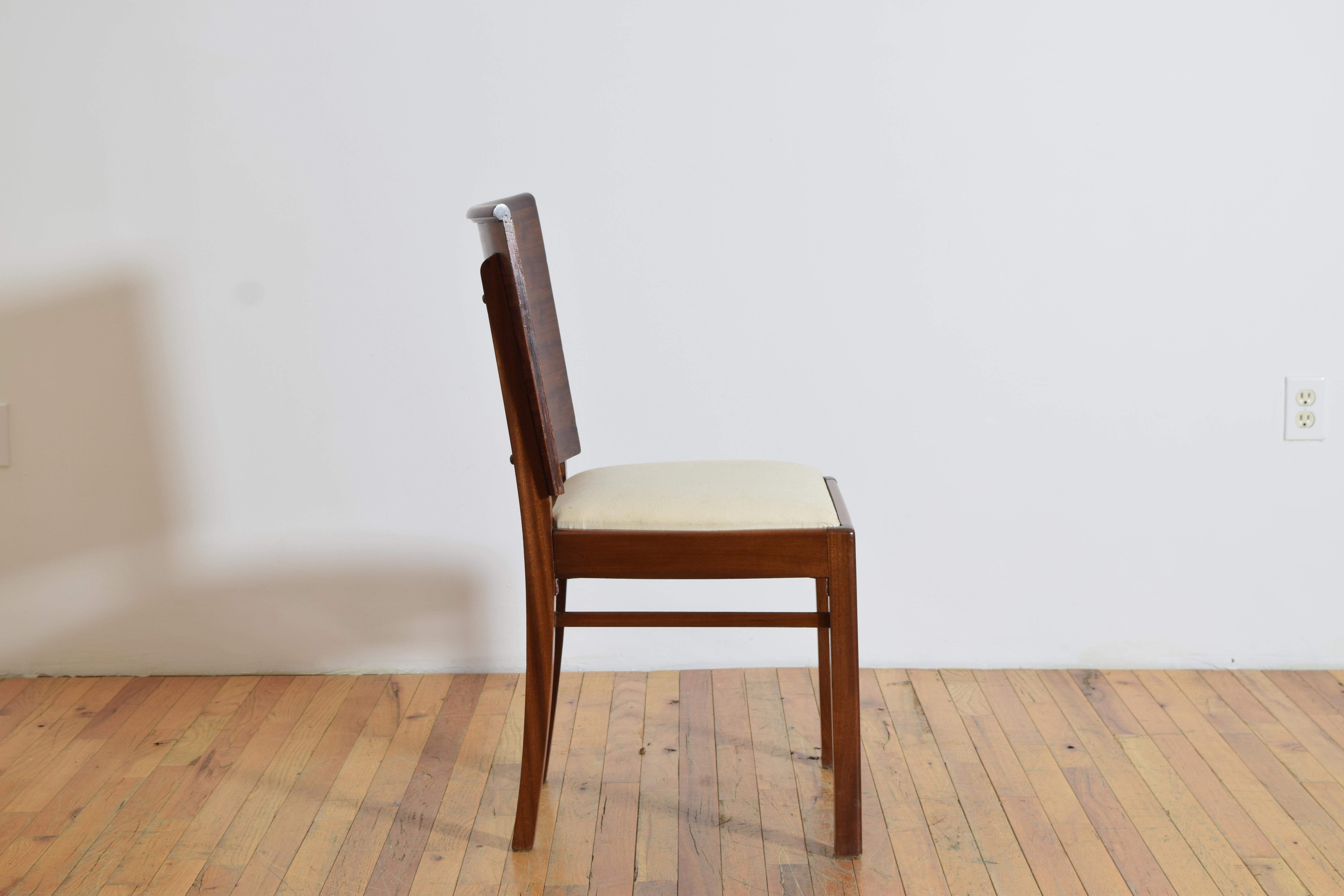 Set di 6 sedie da pranzo francesi della metà del XX secolo in legno di noce e imbottite in vendita 1