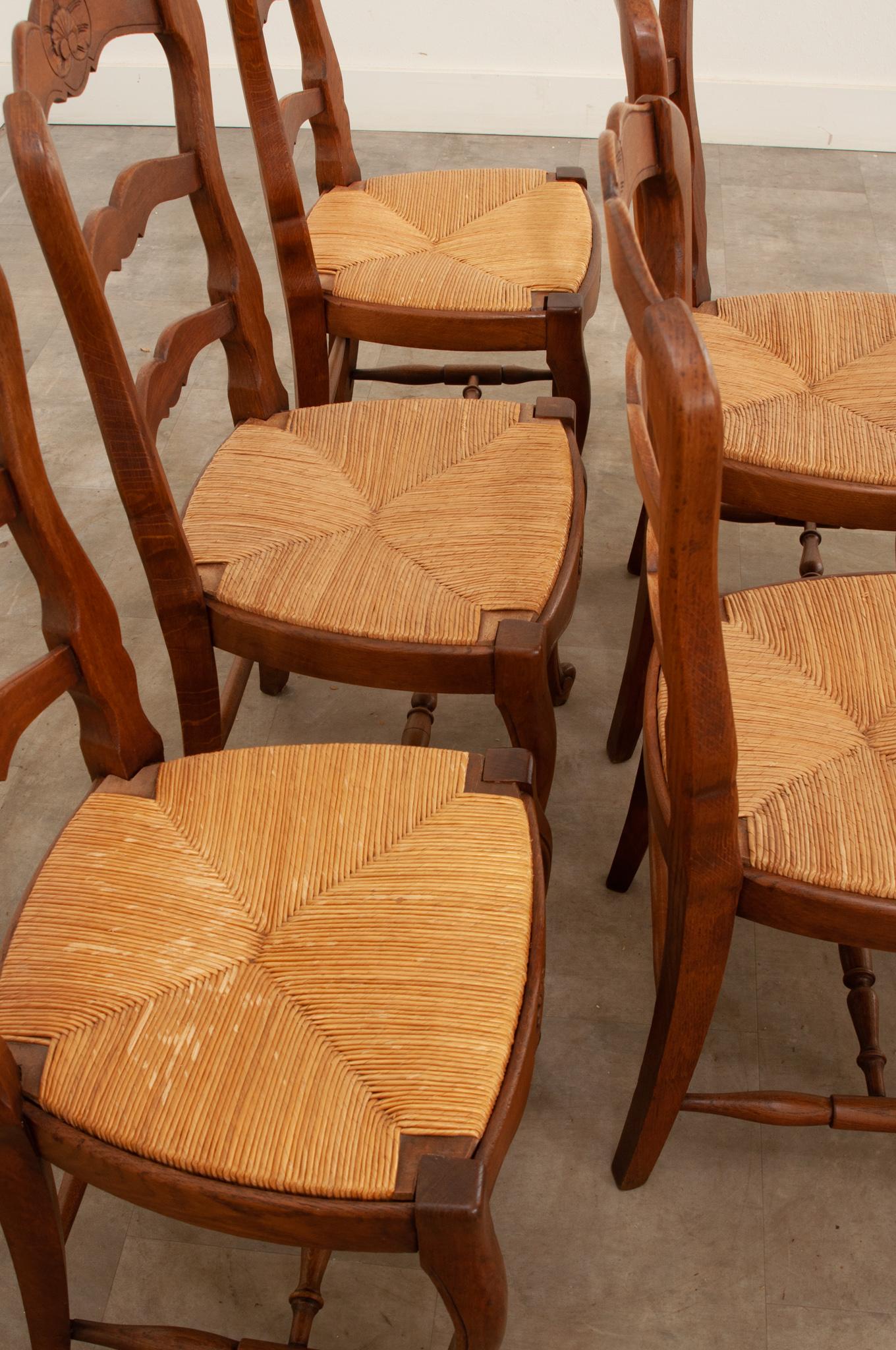 Set of 6 French Oak Rush Seat Dining Chairs In Good Condition In Baton Rouge, LA