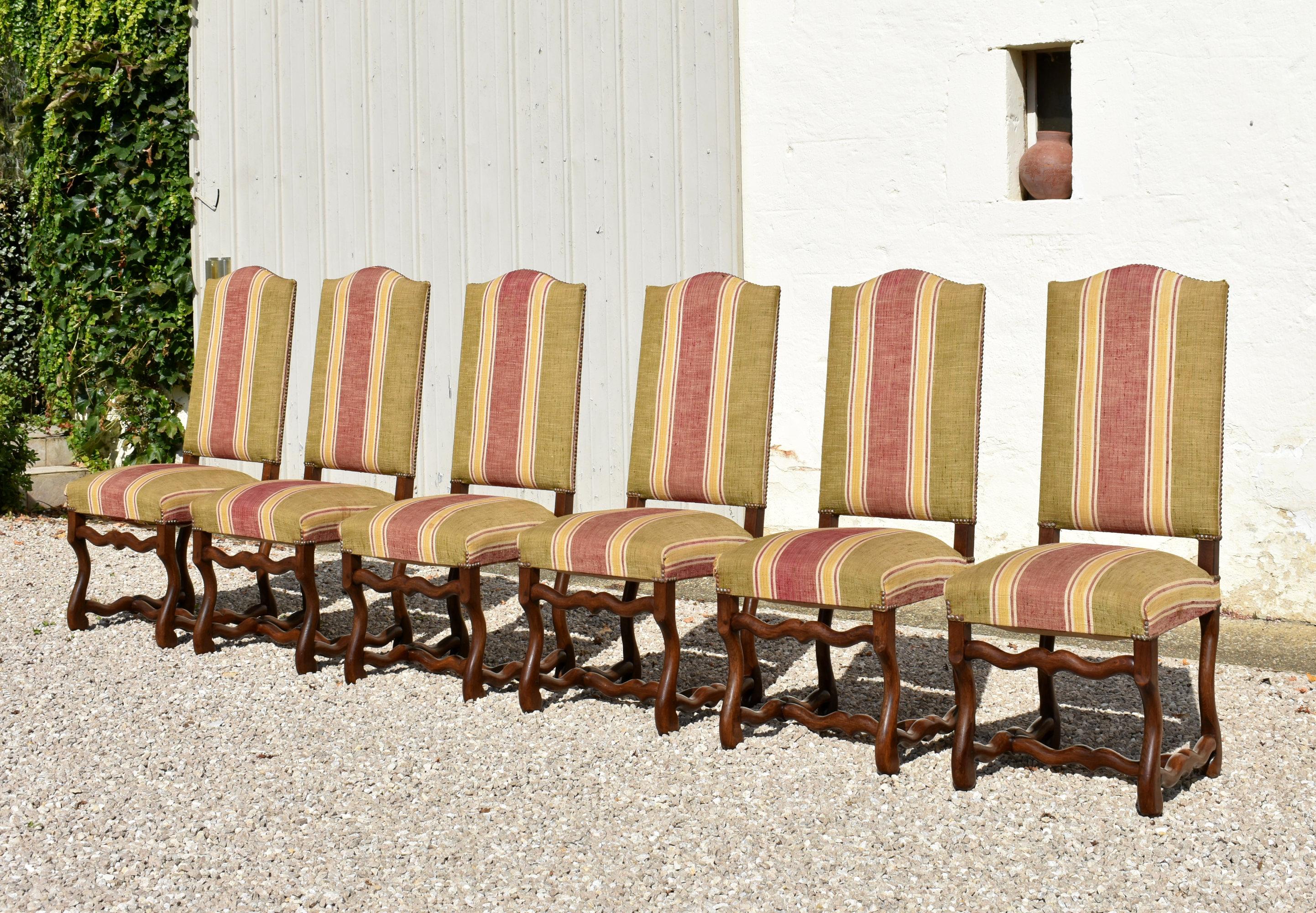 Set of 6 French Os de Mouton Dining Chairs in Oak Style Louis XIII
 
A great set of six matching oak framed Os de Mouton (sheep's bone) dining chairs sourced from South West France.
 
This classic set features solid oak wood frames and legs that
