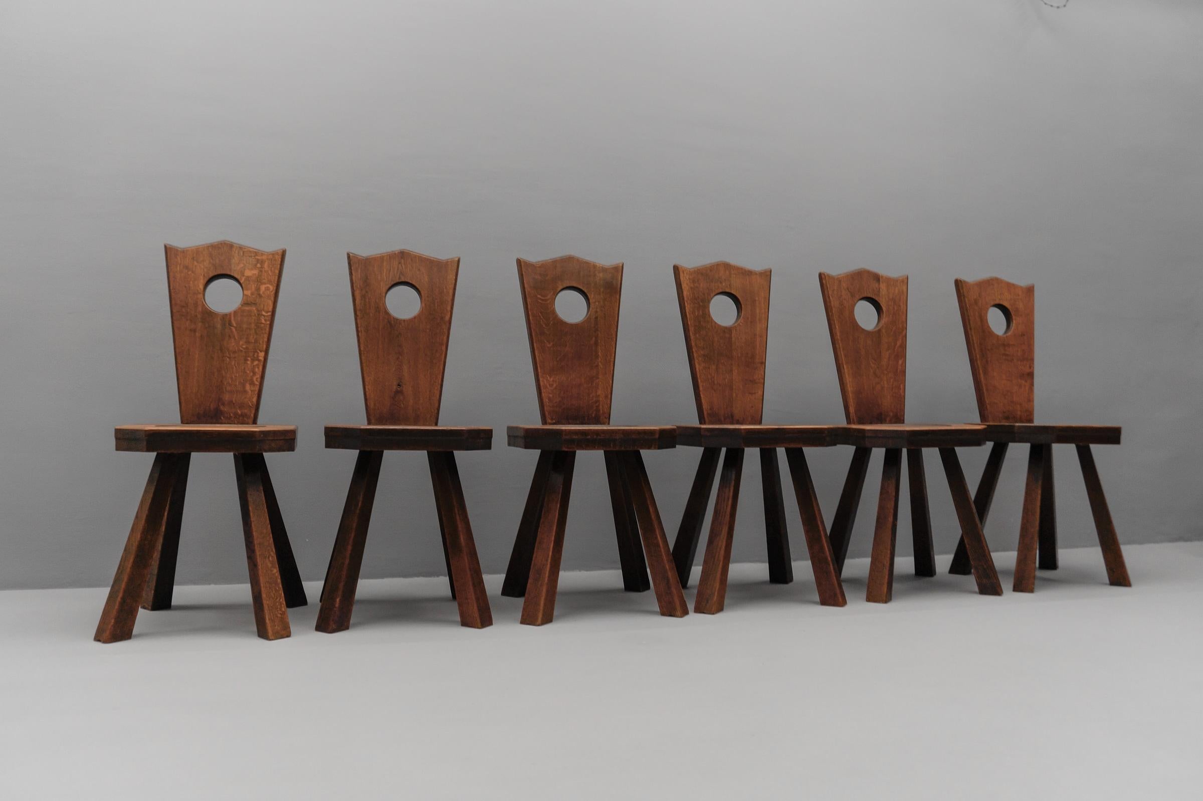 French Provincial Brutalist Rustic Chairs in heavy oak, 1960s

Here are sold the five chairs in the set.

Only the chairs alone are sold here, the coffee table is in another offer.
Edit Description