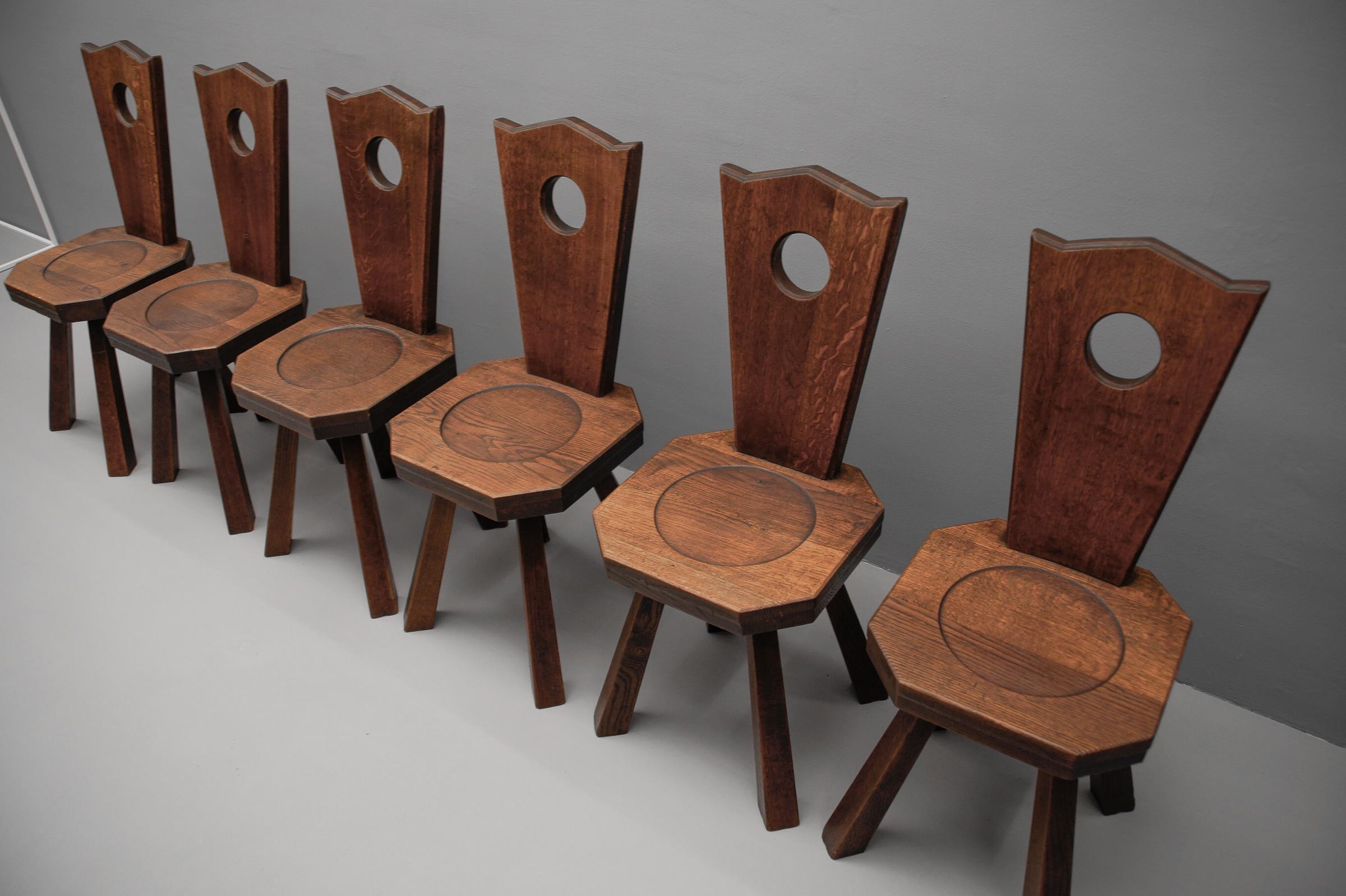 Set of 6 French Provincial Brutalist Rustic Oak Chairs, 1960s France In Good Condition For Sale In Nürnberg, Bayern