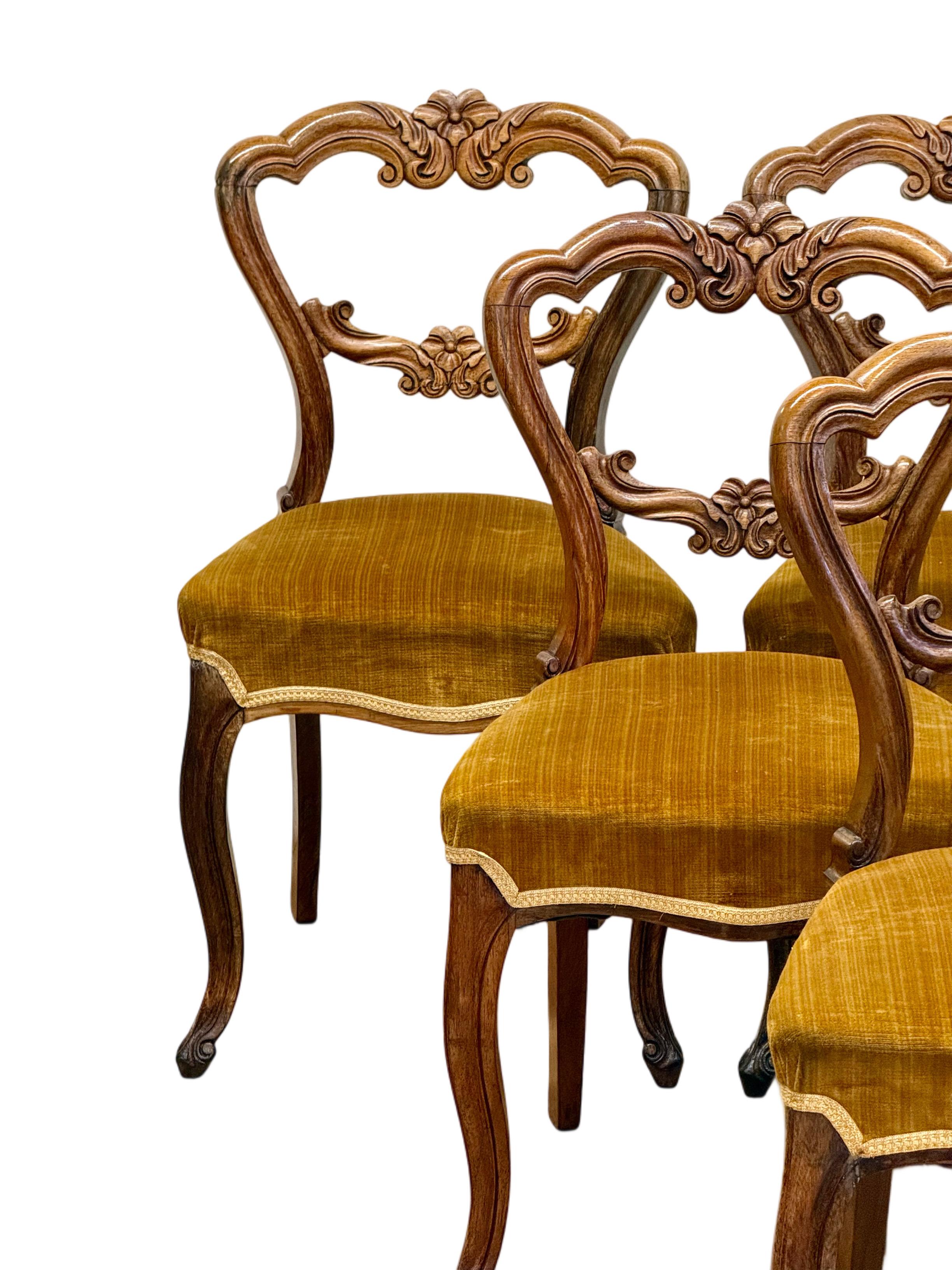 Hand-Carved Set of 6 French Rosewood Antique Balloon-Back Side Chairs with Cabriole Legs For Sale