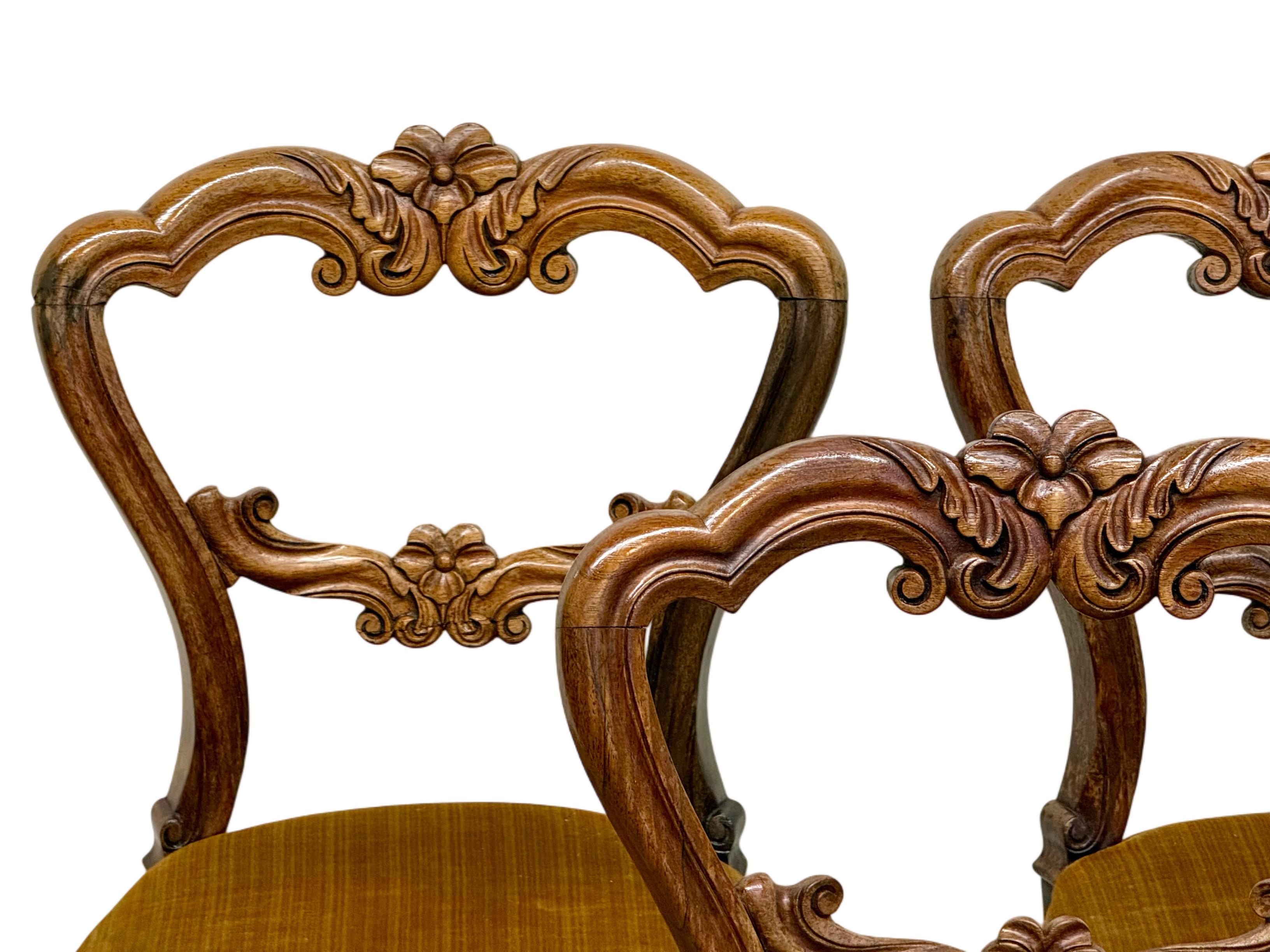 19th Century Set of 6 French Rosewood Antique Balloon-Back Side Chairs with Cabriole Legs For Sale