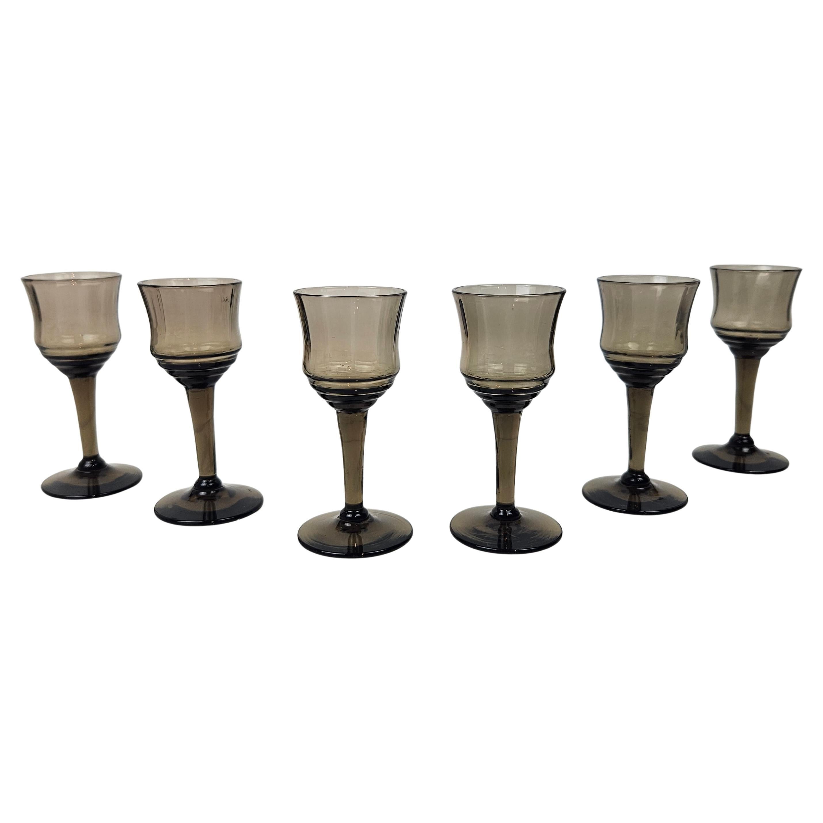 Ensemble de 6 verres à liqueur français gris fumé, années 1930