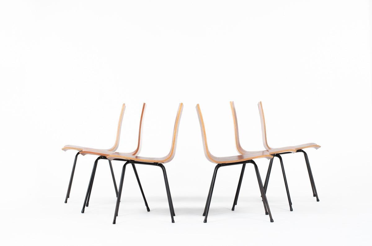 Set of 6 chairs model GA by Hans Bellmann in 1950 produced by Horgenglarus in 1970.
Structure in black tubular metal, seat with backrest in 2 parts connected, in plywood.
Iconic pieces.