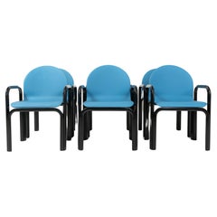 Lot de 6 chaises à accoudoirs Gae Aulenti modèle 54A en cuir bleu et structure noire
