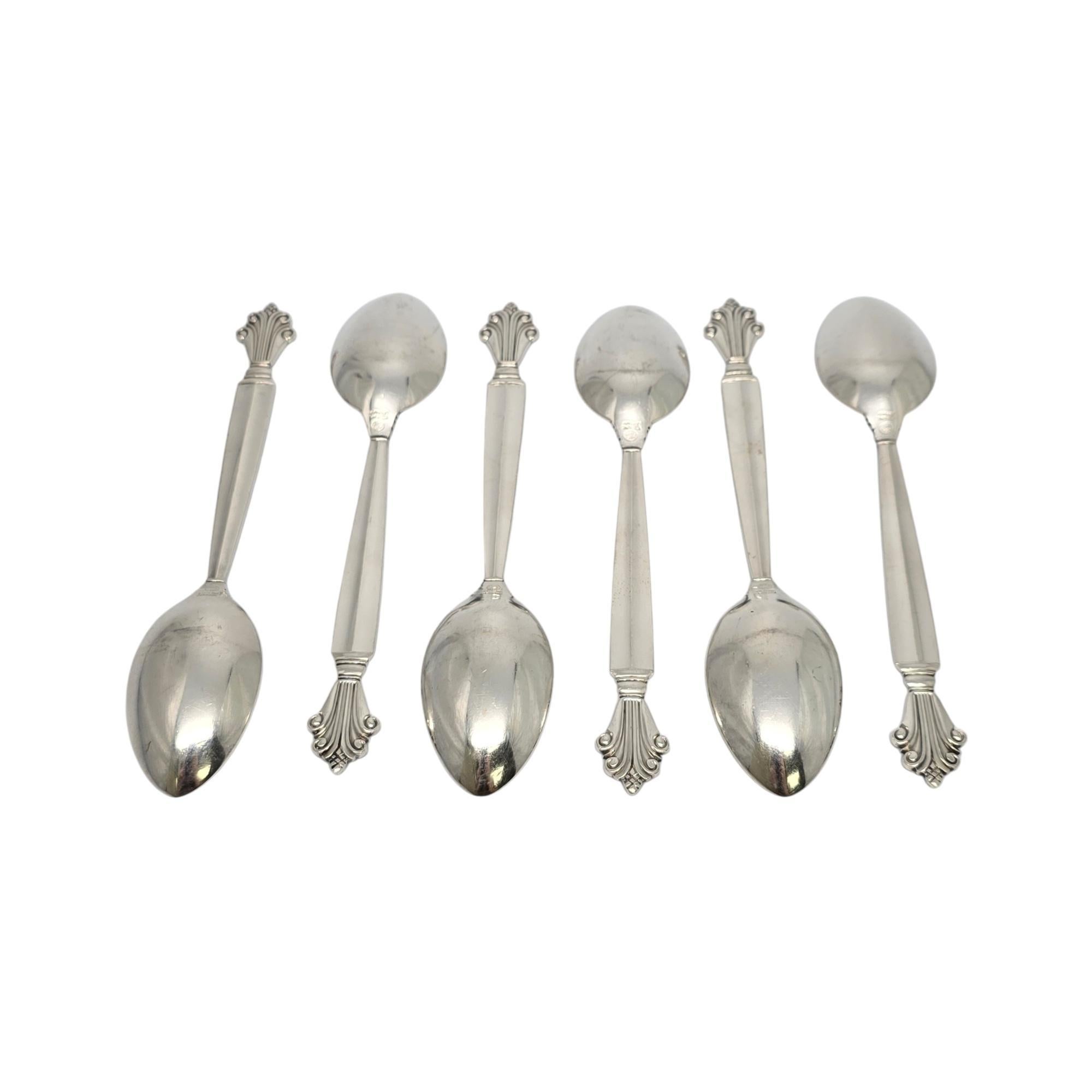 Set di 6 cucchiaini in argento sterling di Georg Jensen Denmark con motivo Acanthus.

Il motivo Acanthus è stato disegnato da Johan Rohde e introdotto nel 1917. Un romantico disegno a spirale sovrasta ogni manico.

Misura circa 5 3/4