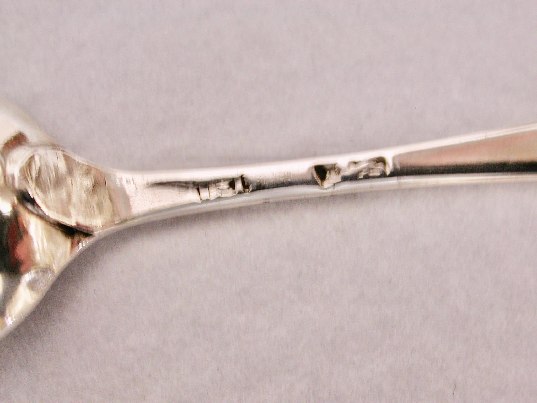 Set di 6 cucchiaini d'argento George 111 Scroll Back datati circa 1760 George James Tookey In condizioni buone in vendita a London, GB
