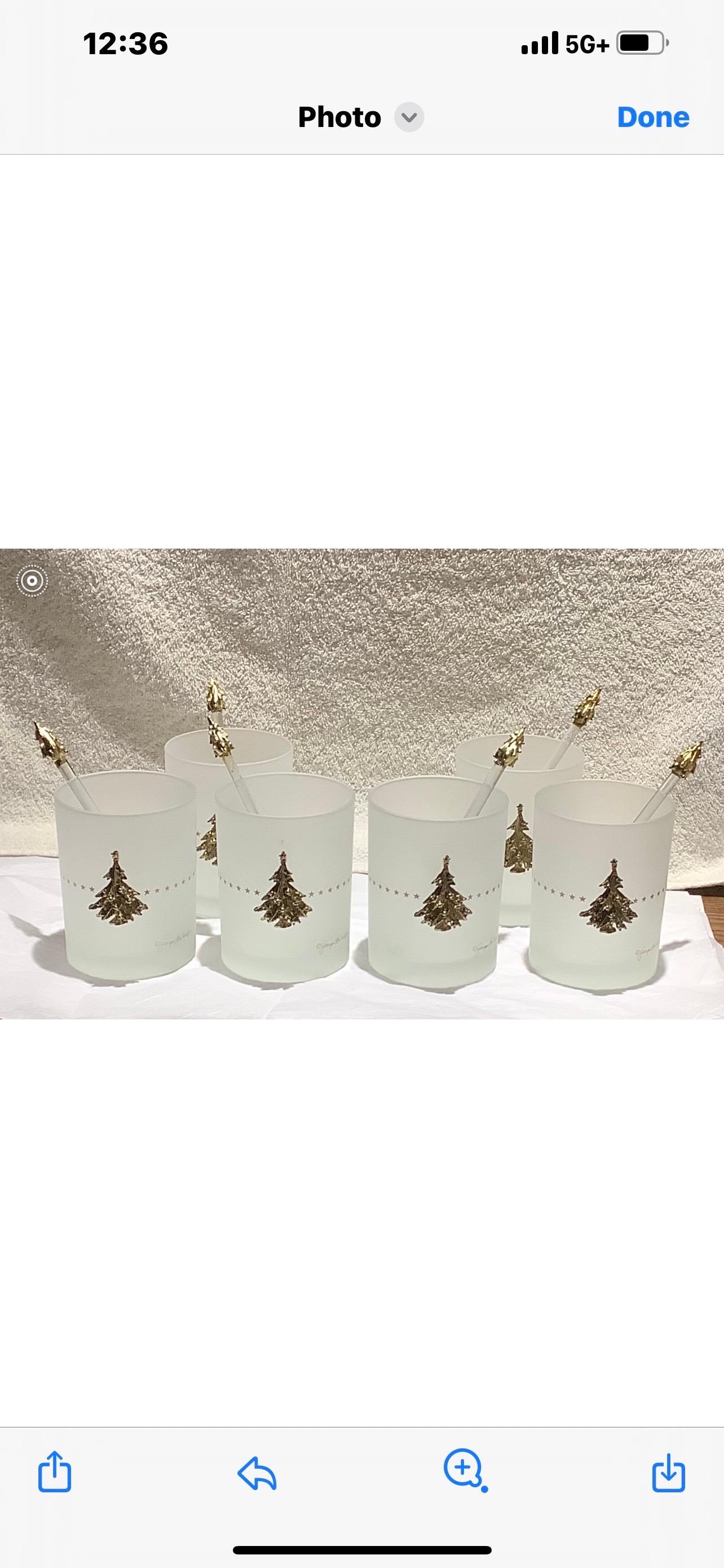 Set Of 6 George Briard Double Old Fashion Glasses.
Offered is a rare set of 6 frosted double old fashion bar glasses with a ring of stars and a mounted Christmas Tree in silver and gold metal. The entire set is signed and each includes a swizzel