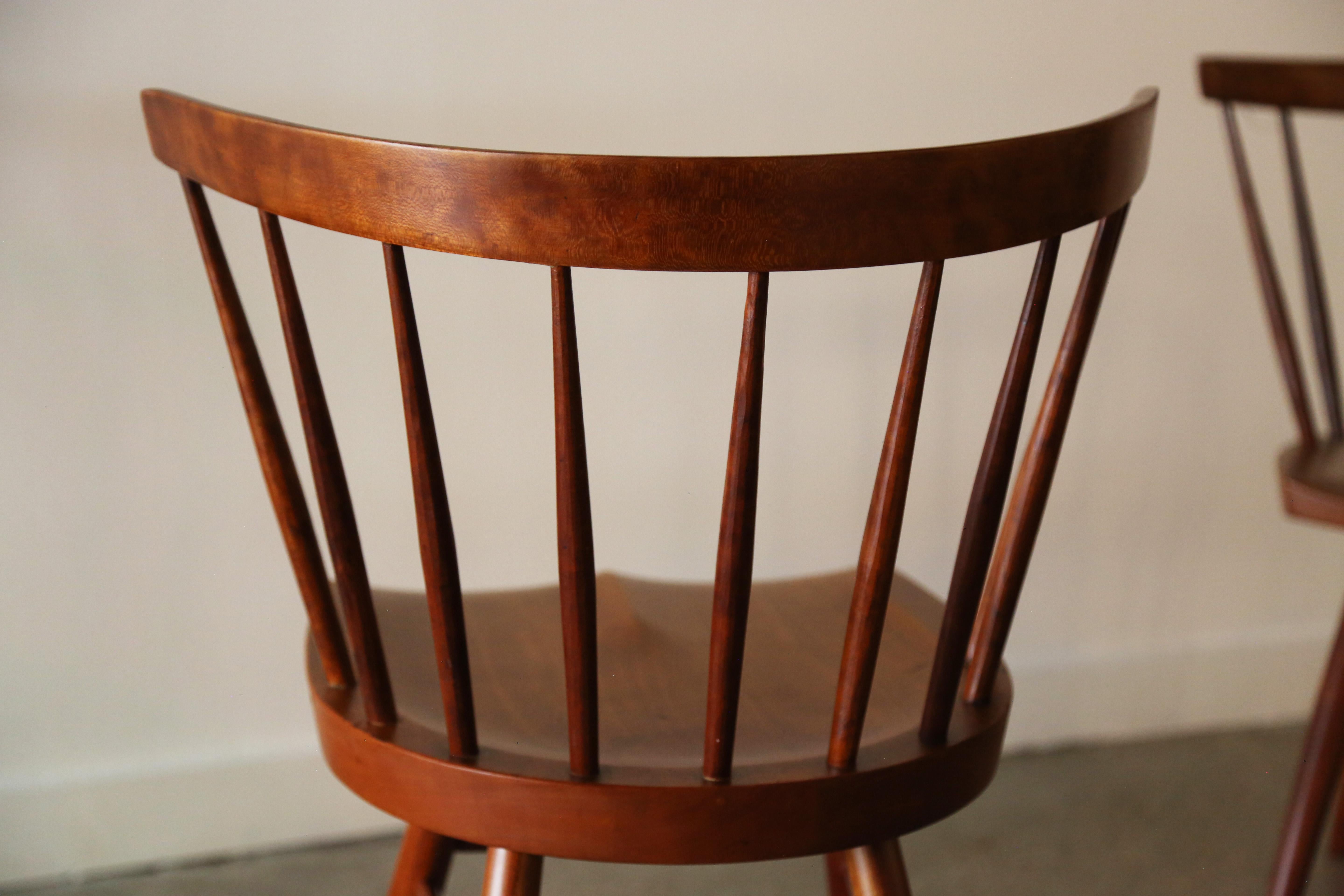 Satz von 6 George Nakashima Studio-Stühlen mit gerader Rückenlehne aus massivem Kirschbaumholz (Mitte des 20. Jahrhunderts) im Angebot