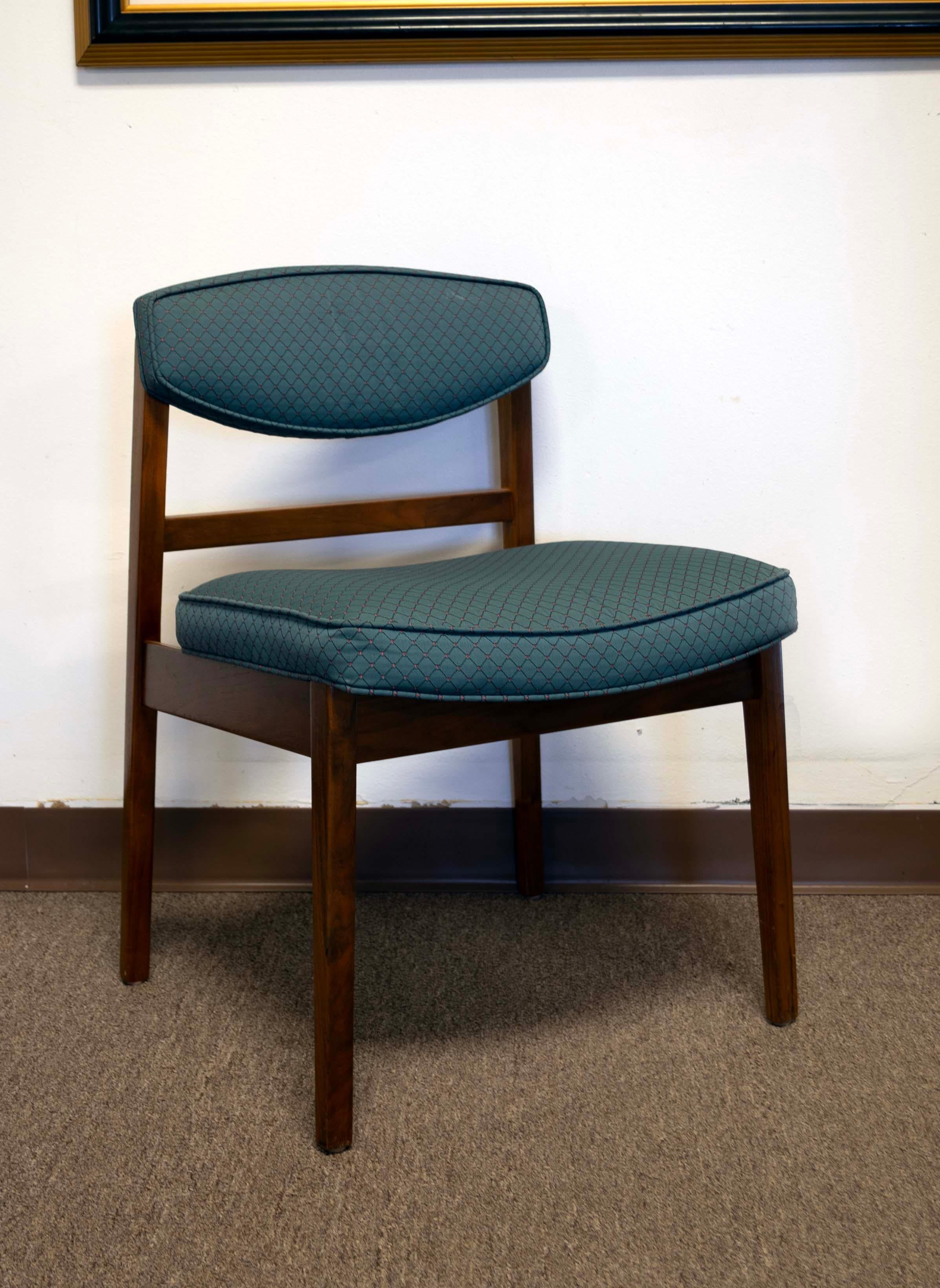 Set of 6 George Nelson for Herman Miller Mid Century Modern Walnut Chairs In Good Condition For Sale In Keego Harbor, MI