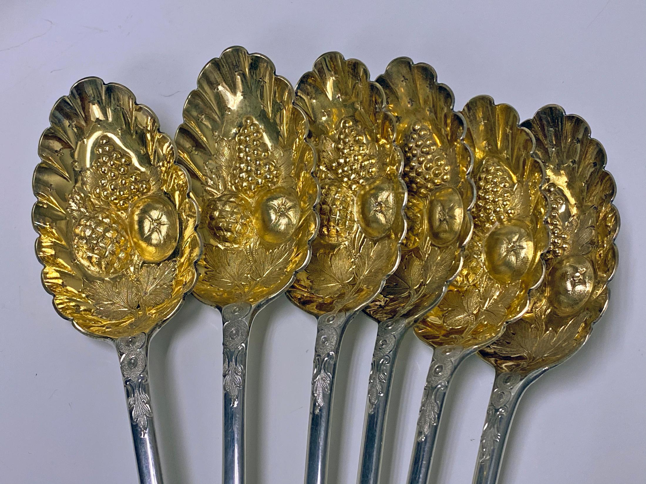 Set of 6 Georgian Silver Berry Serving Spoons, London, 1823-1829 In Good Condition In Toronto, Ontario
