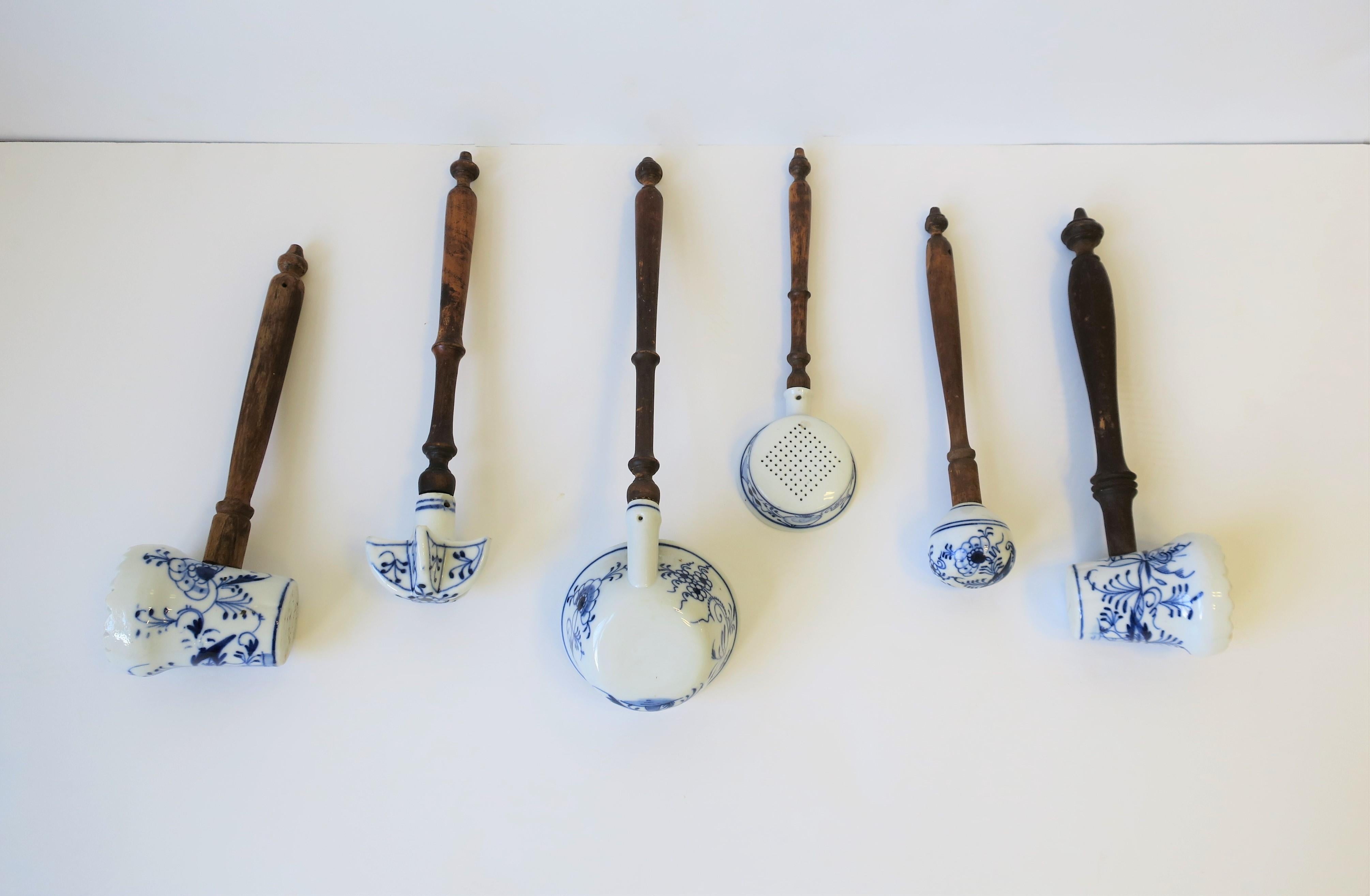 German Meissen Blue and White Porcelain Kitchen Pieces In Good Condition For Sale In New York, NY