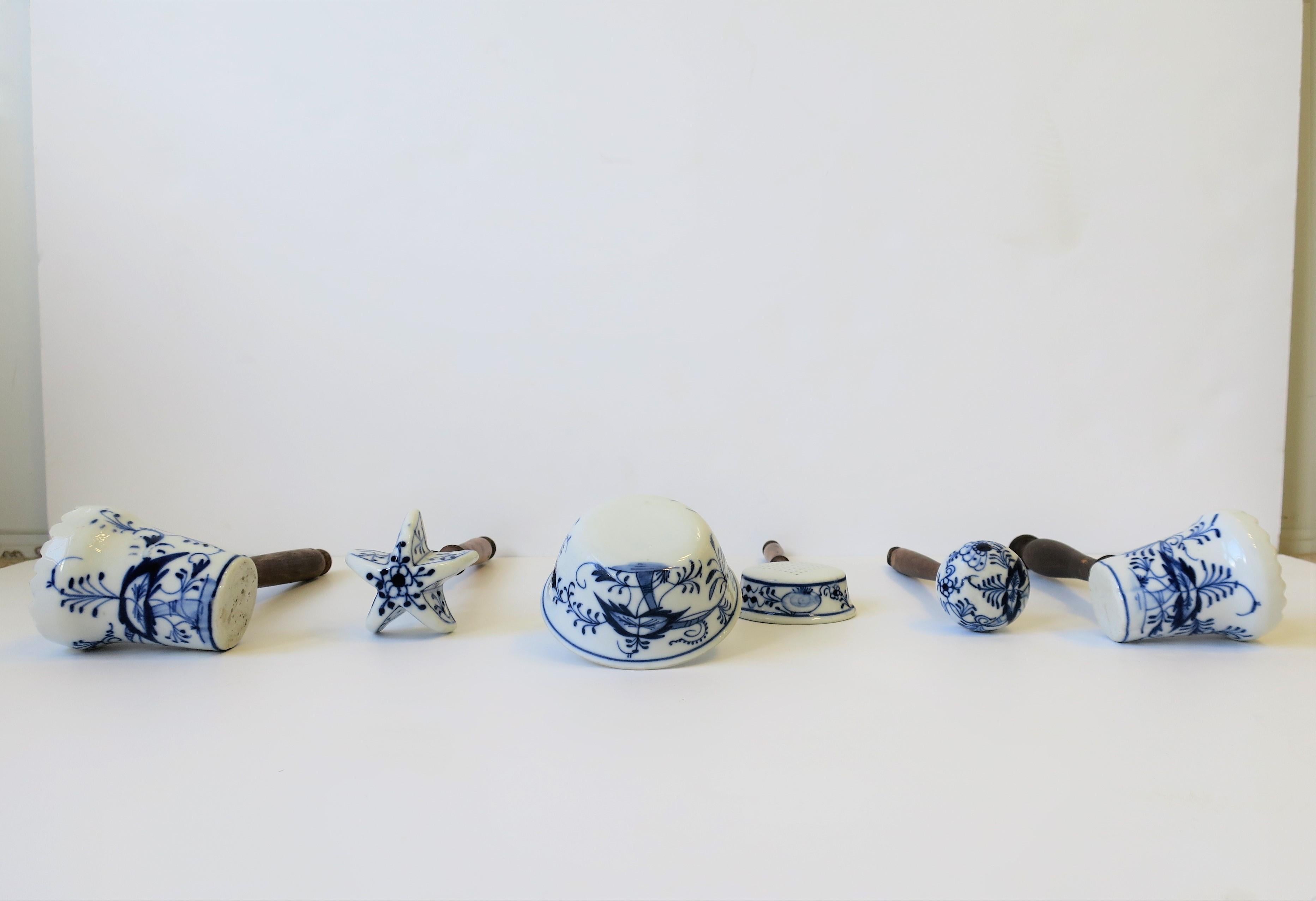 XIXe siècle Pièces de cuisine allemandes en porcelaine bleue et blanche de Meissen en vente