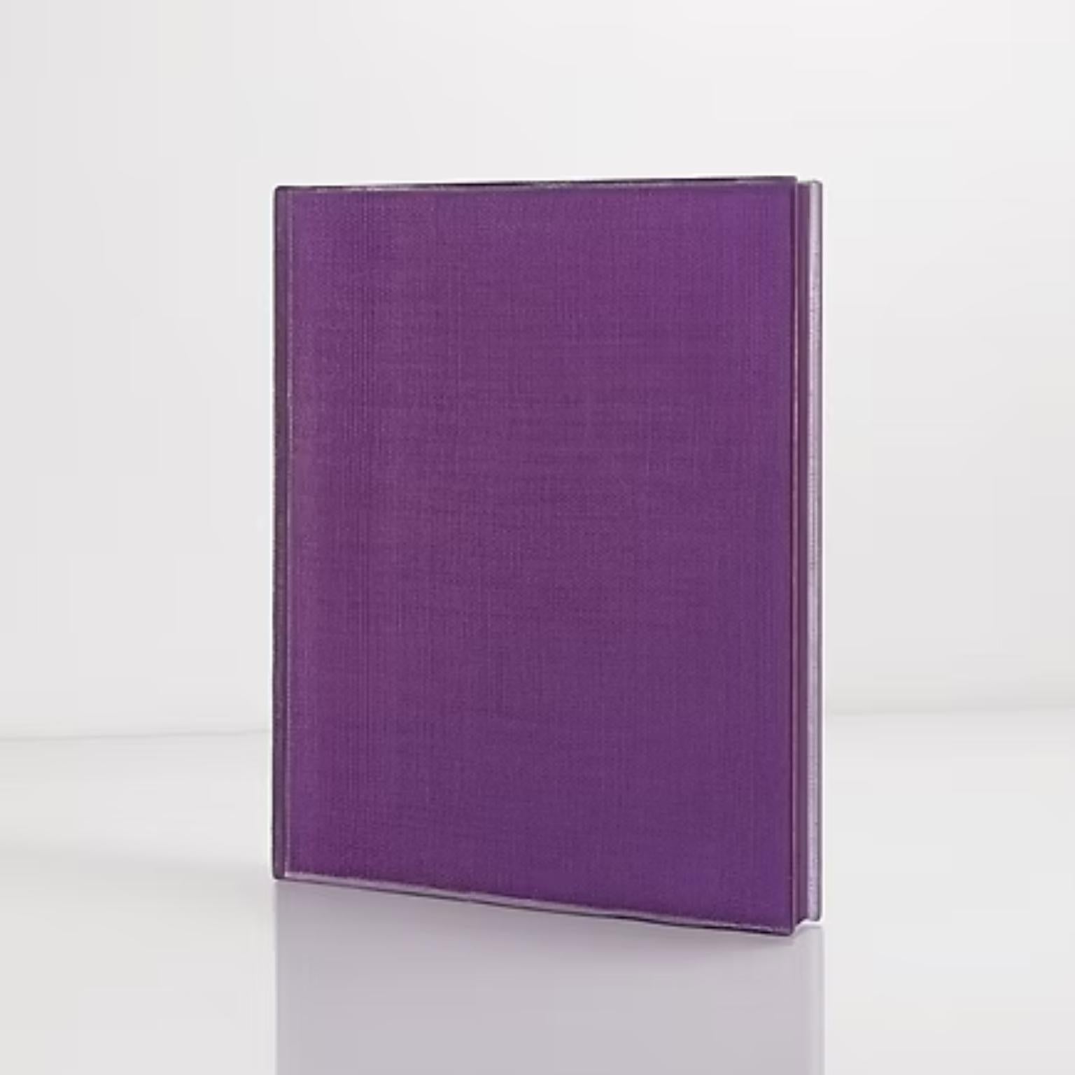 Lot de 6 livres décoratifs Ghost Writer en résine moulée par Creators of Objects en vente 2