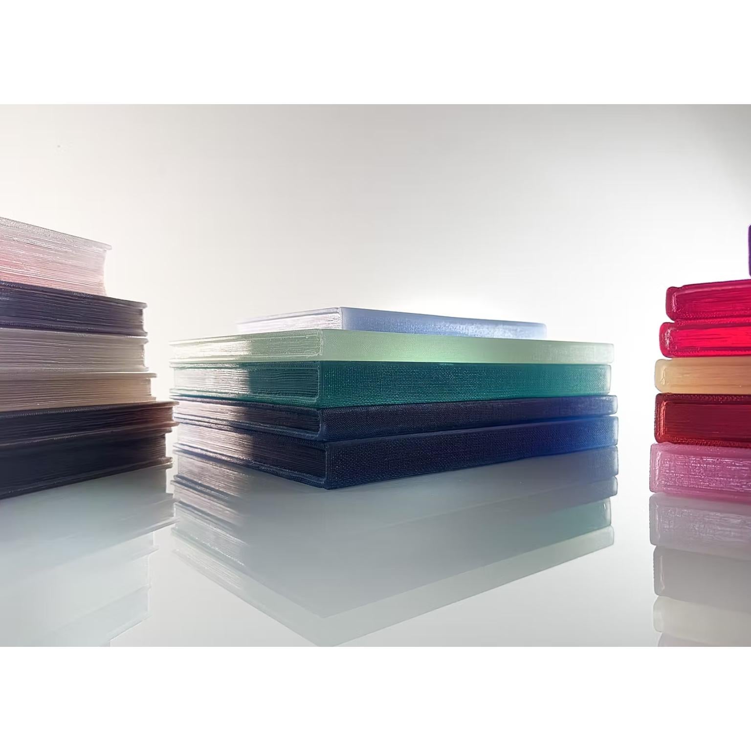 Autre Lot de 6 livres décoratifs Ghost Writer en résine moulée par Creators of Objects en vente