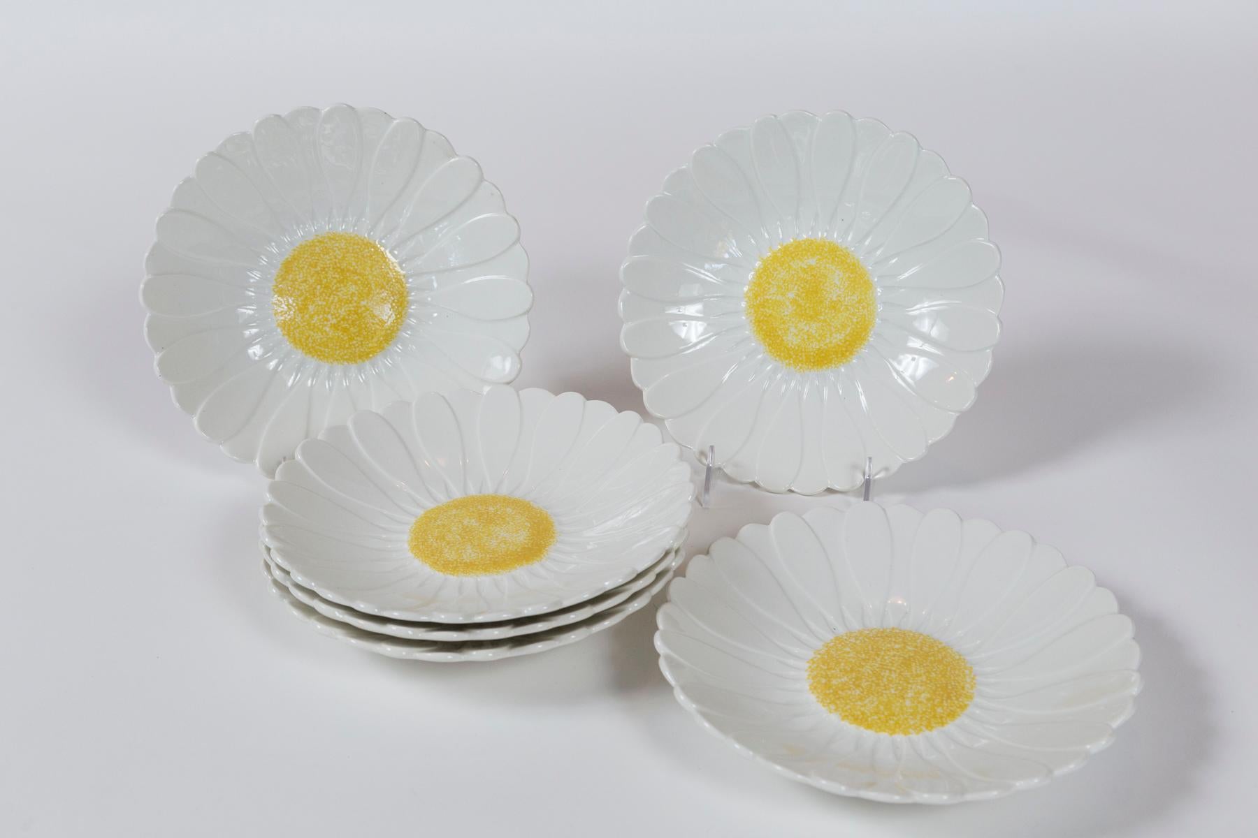French Set of 6 Gien 'Daisy' Plates, France, circa 1950