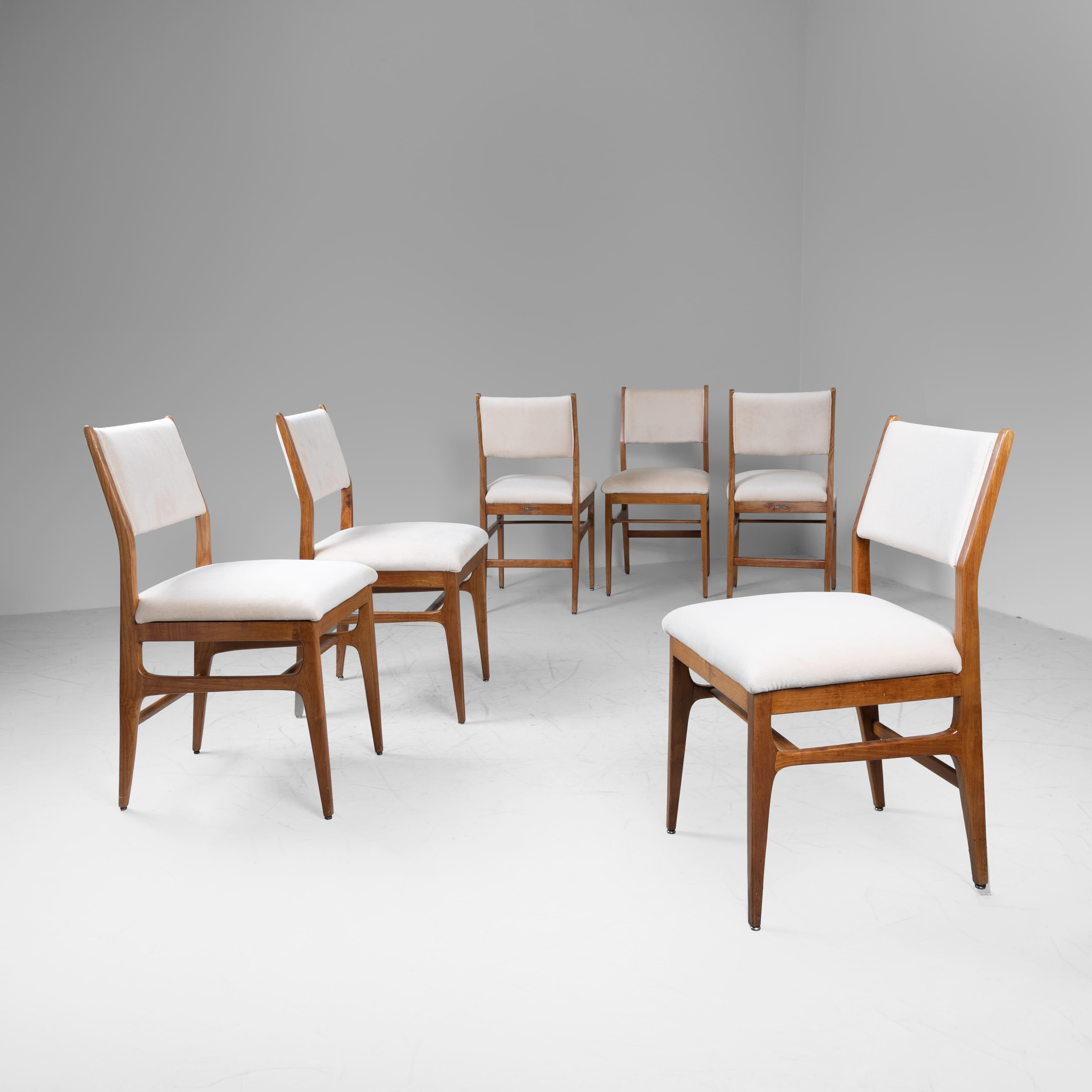 Satz von 6 Stühlen von Gio Ponti für ISA Bergamo, weißer Samt, 1950 (Moderne der Mitte des Jahrhunderts) im Angebot
