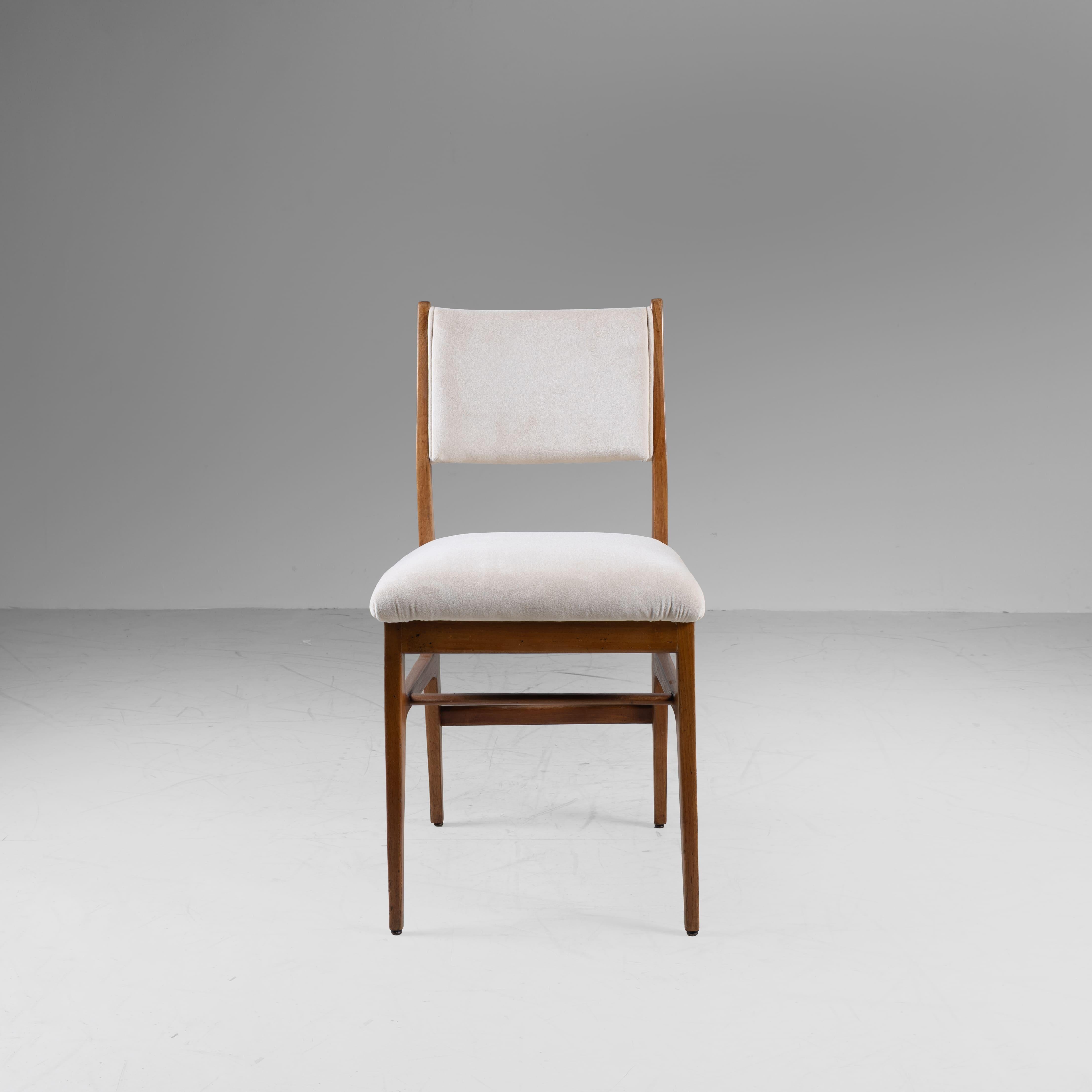 Satz von 6 Stühlen von Gio Ponti für ISA Bergamo, weißer Samt, 1950 im Zustand „Gut“ im Angebot in Milano, Lombardia