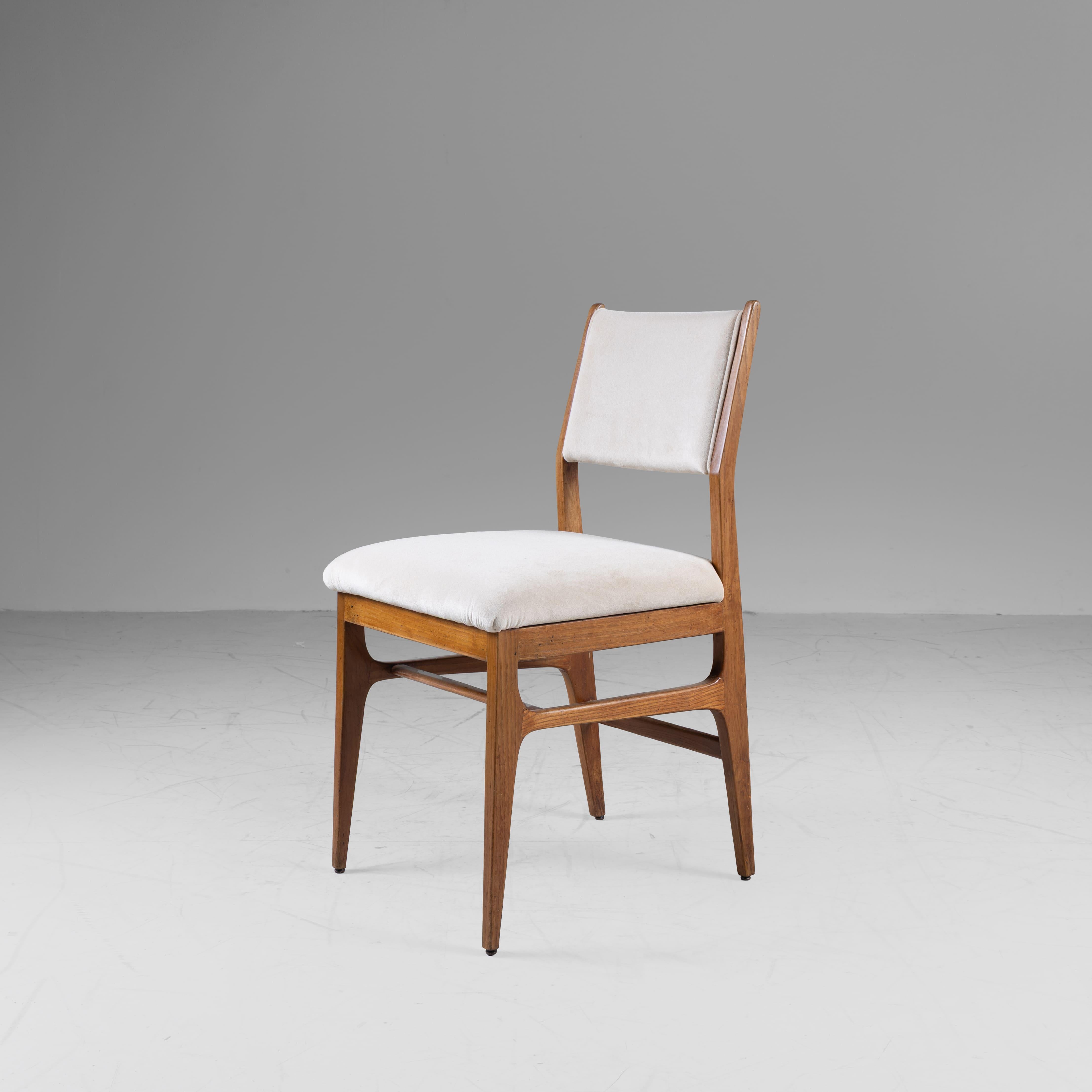 Satz von 6 Stühlen von Gio Ponti für ISA Bergamo, weißer Samt, 1950 (Mitte des 20. Jahrhunderts) im Angebot