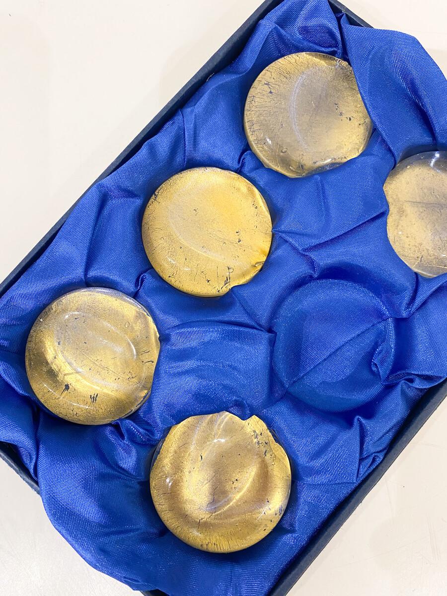 ensemble de 6 porte-couverts en verre de Murano incrusté d'or Bon état - En vente à Brussels, BE