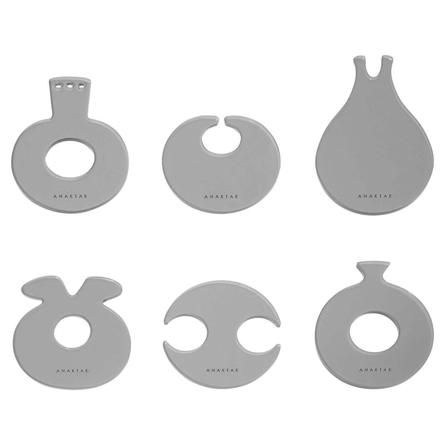 Juego de 6 posavasos griegos "Althaea" en plexiglás gris de contornos curvos, by Anaktae