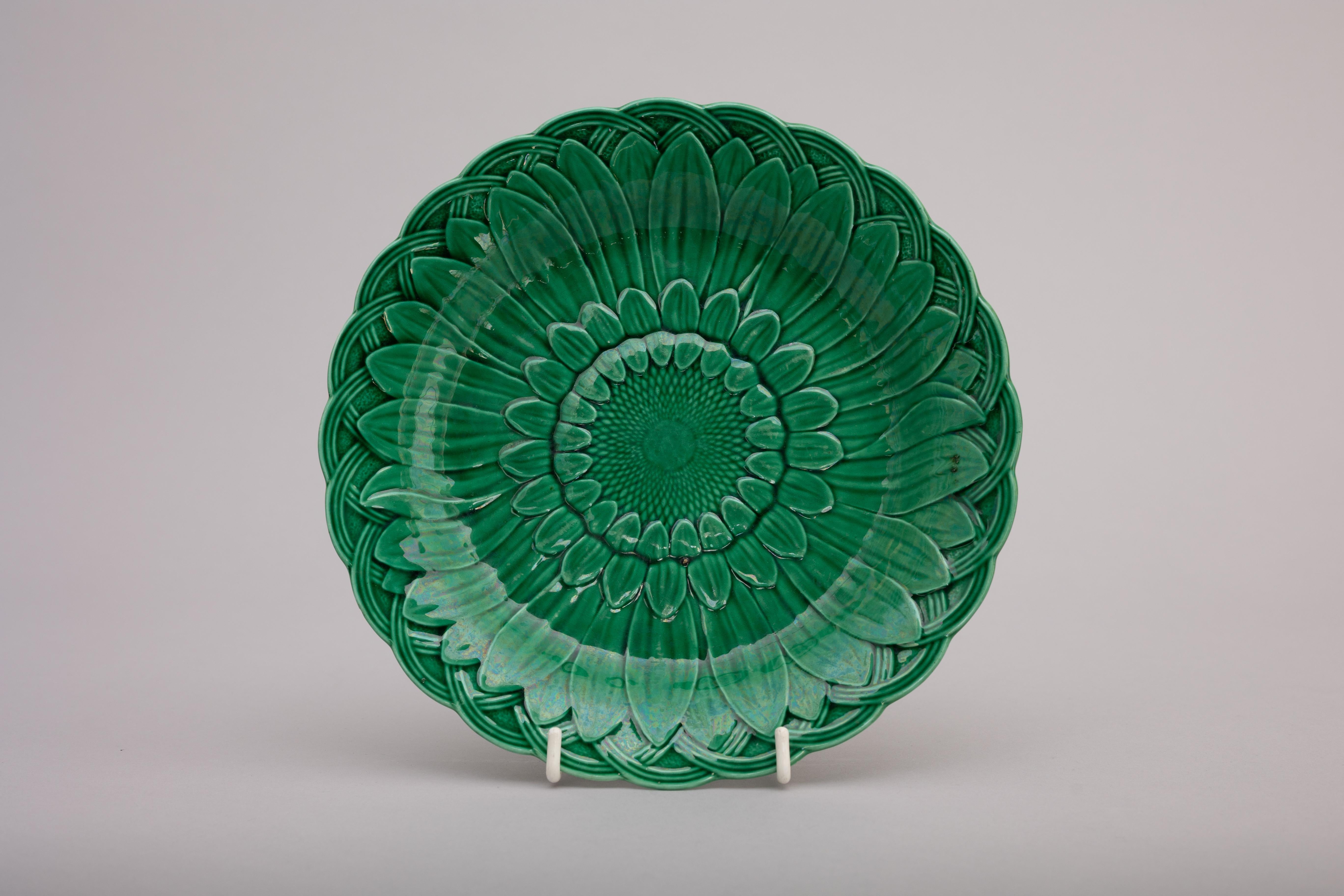 Aesthetic Movement Set of 6 Green Majolica Wedgwood Sunflower Plates For Sale