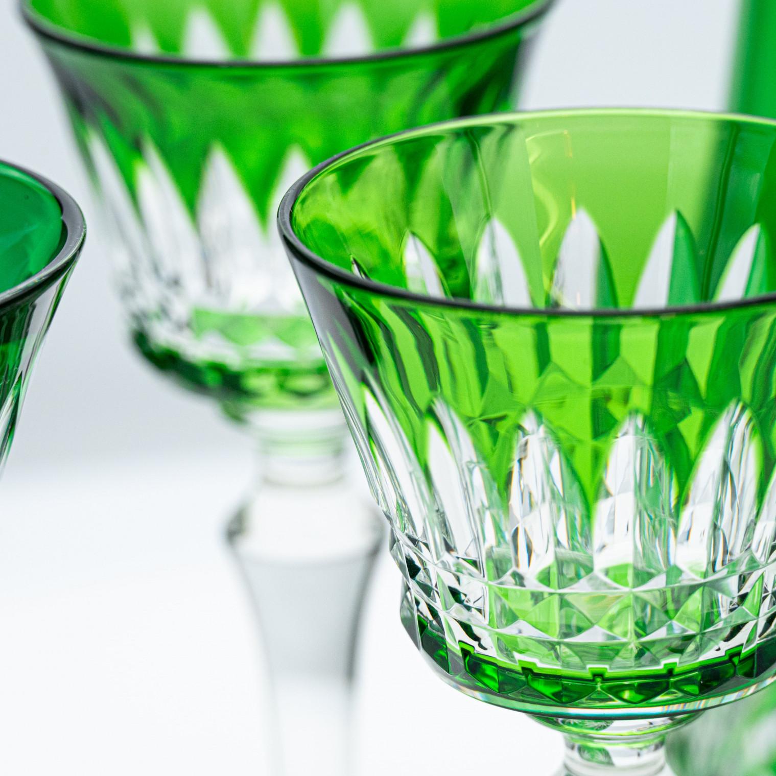 Milieu du XXe siècle Ensemble de 6 verres de Baccarat en cristal vert superposé, 1 carat, Saint Louis en vente
