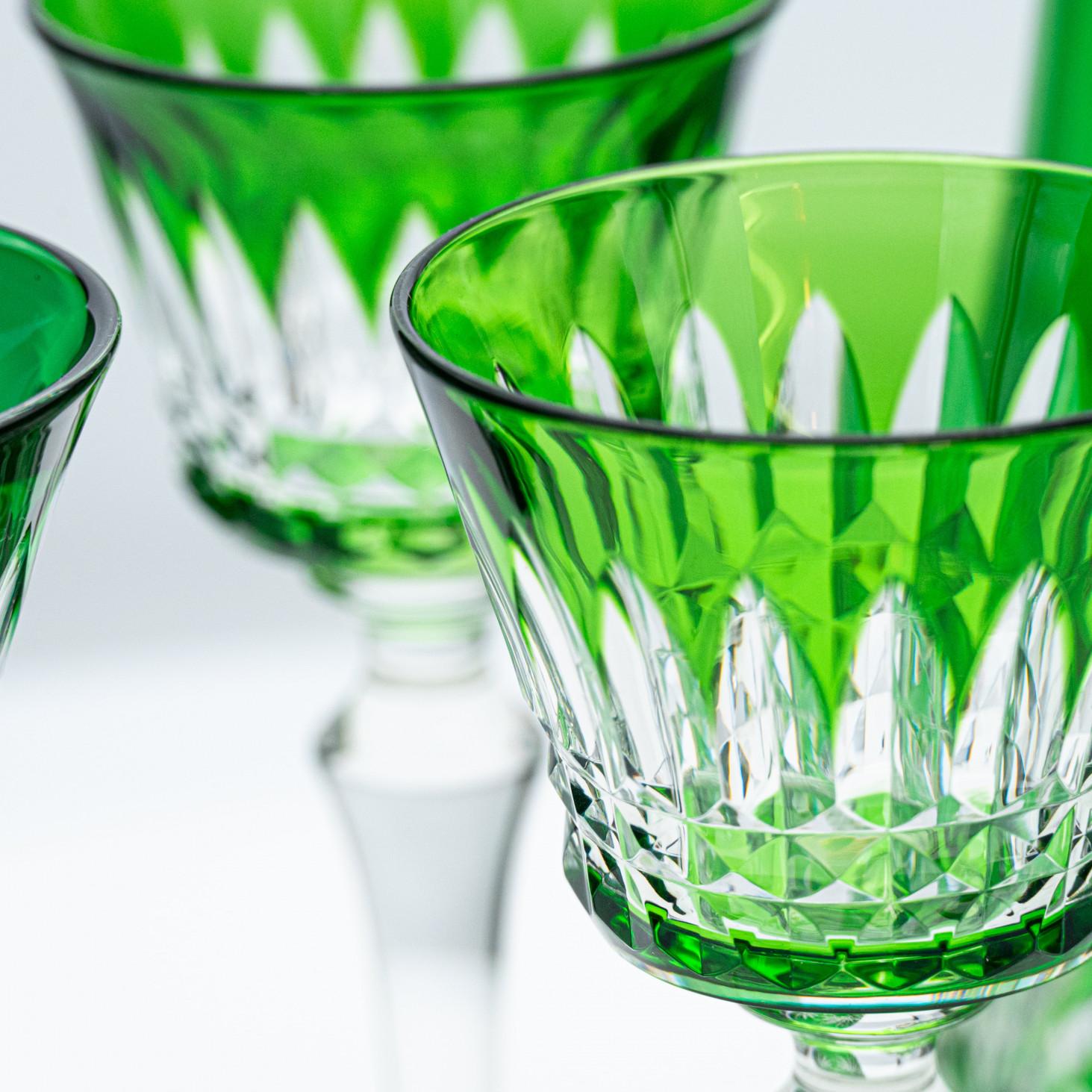 Milieu du XXe siècle Ensemble de 6 verres de Baccarat en cristal vert superposé, 1 carat, Saint Louis en vente