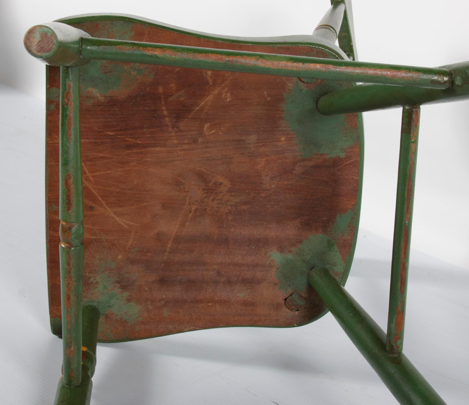 Set of 6 Green Plank-Seaded Spindle-Back Chairs with Rose Decoration In Good Condition In York County, PA