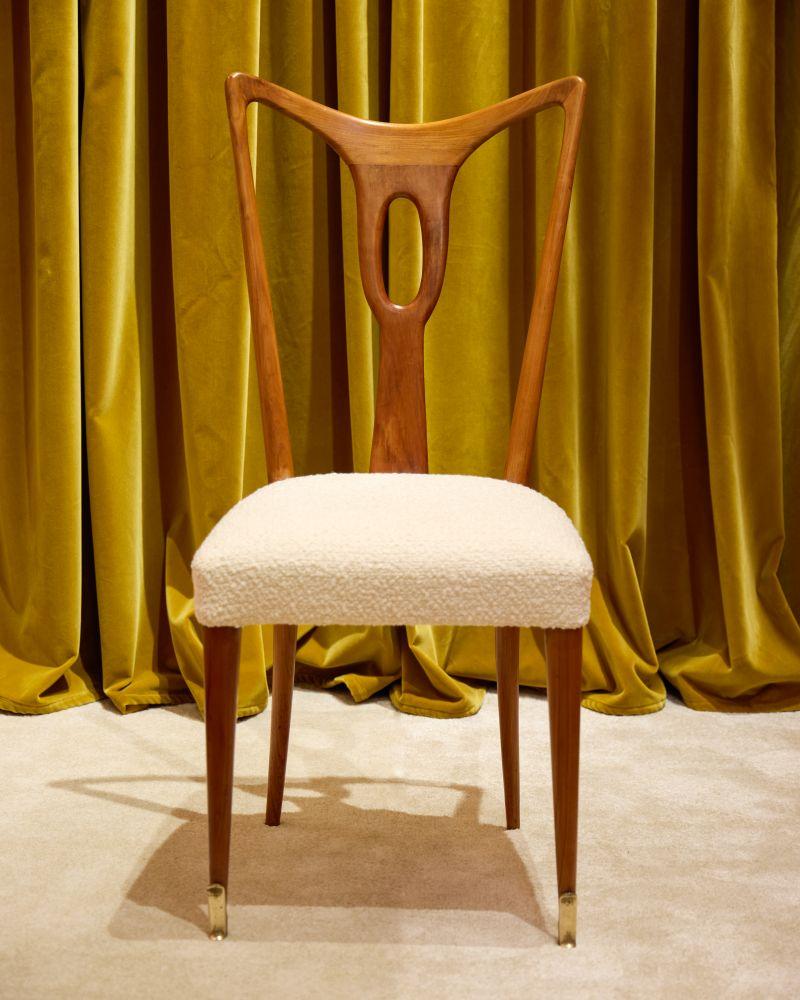 Very rare set of six chairs by Guglielmo Ulrich, in beech wood and white bouclè facbric.