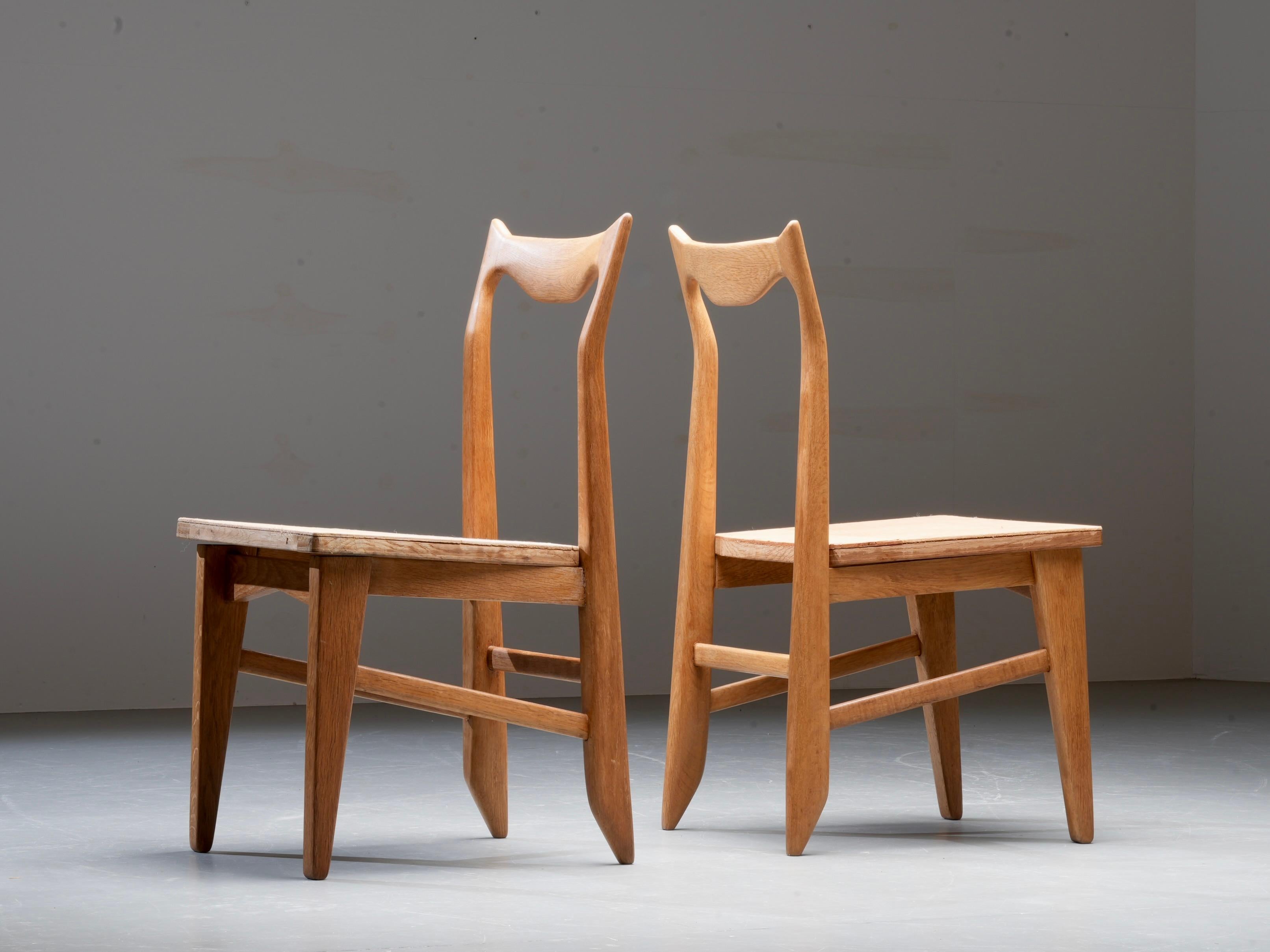 Mid-Century Modern Set of 6 Guillerme et Chambron Dining Chairs in Oak, France, 1960's For Sale