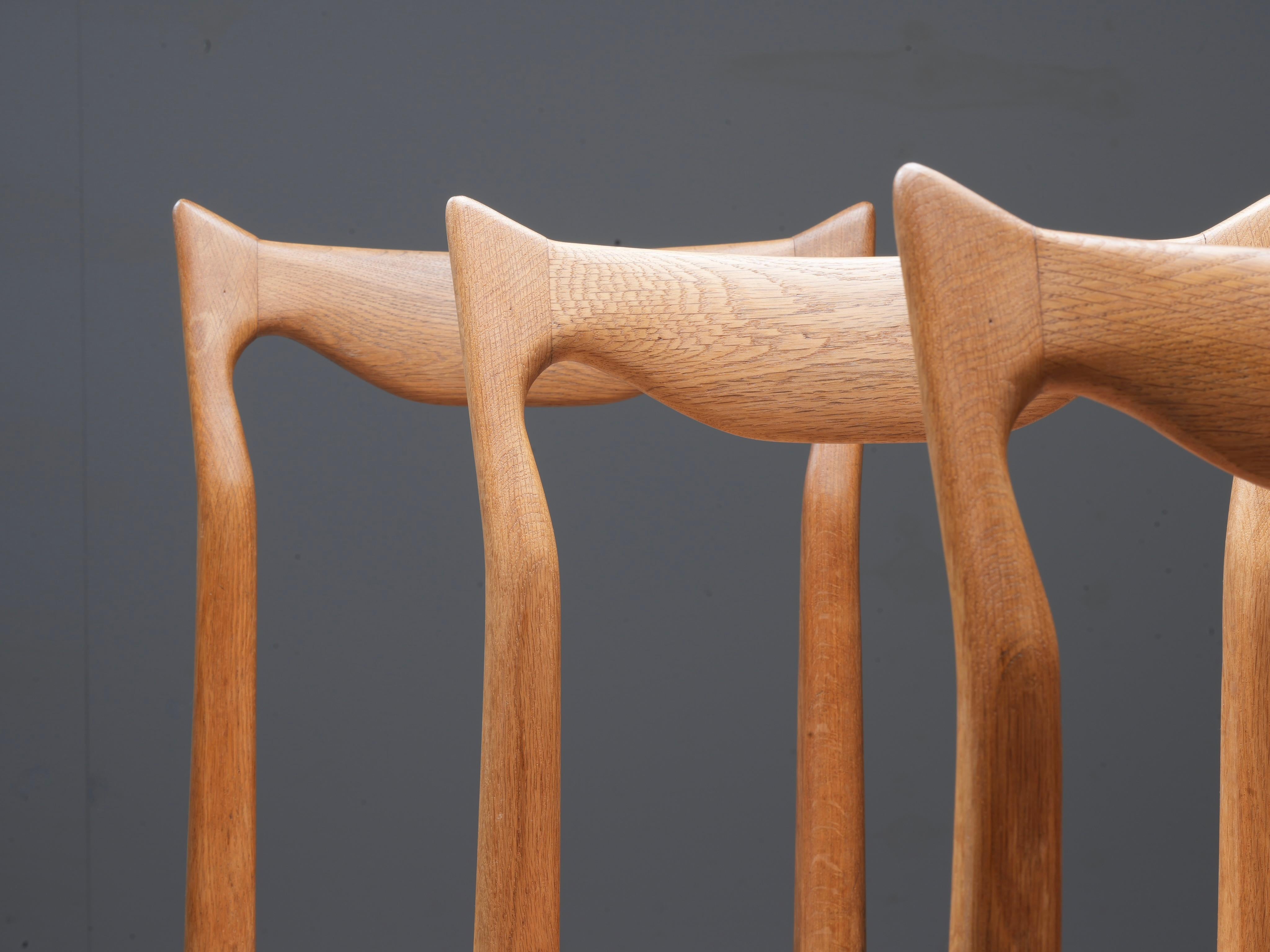 Set of 6 Guillerme et Chambron Dining Chairs in Oak, France, 1960's For Sale 1