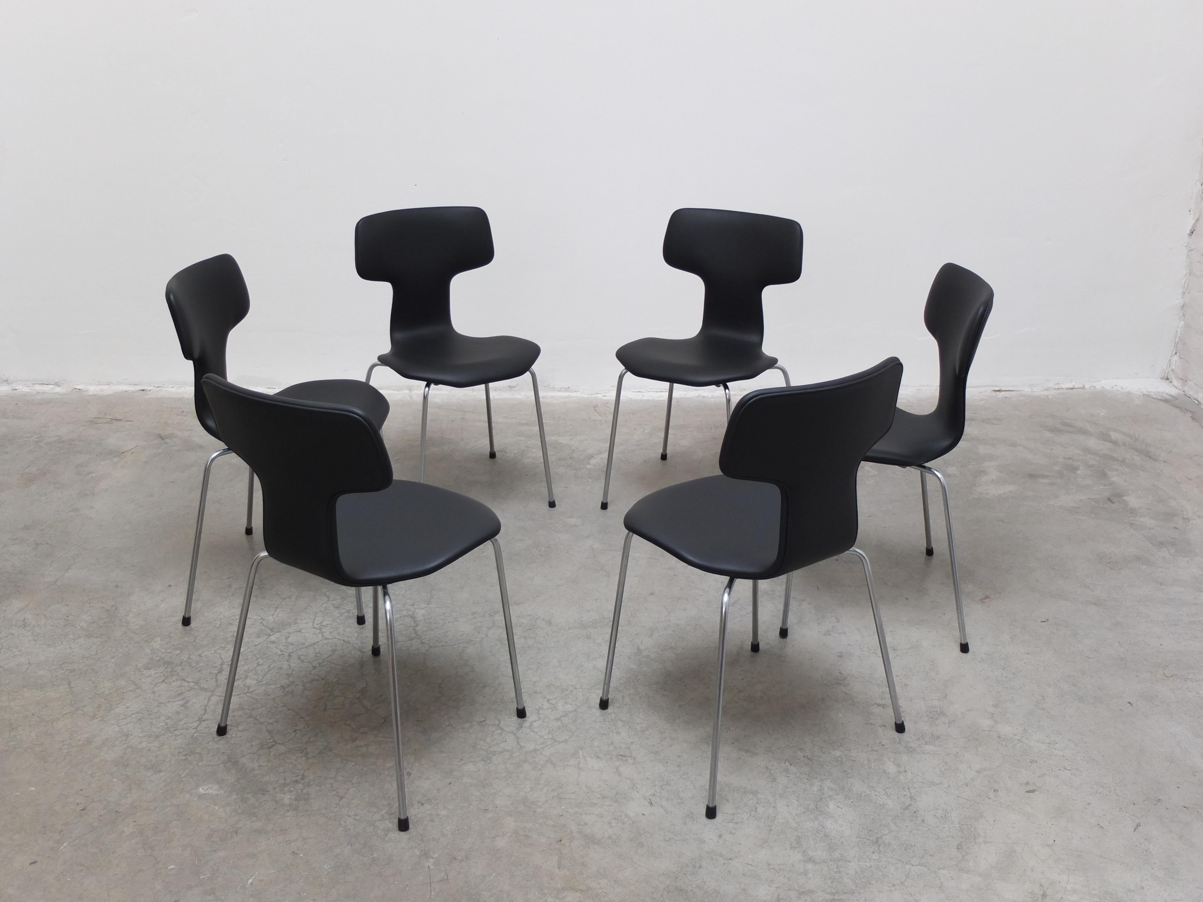 Exceptional set of 6 ‘Hammer’ chairs in genuine black leather designed by Arne Jacobsen in 1955. These are early models produced by Fritz Hansen in 1967 which have been professionally reupholstered with the highest quality Sørensen leather in