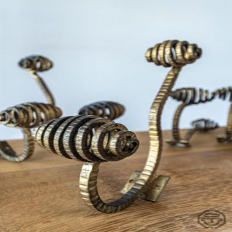 Ensemble de 6 crochets martelés, années 1930 en vente 1